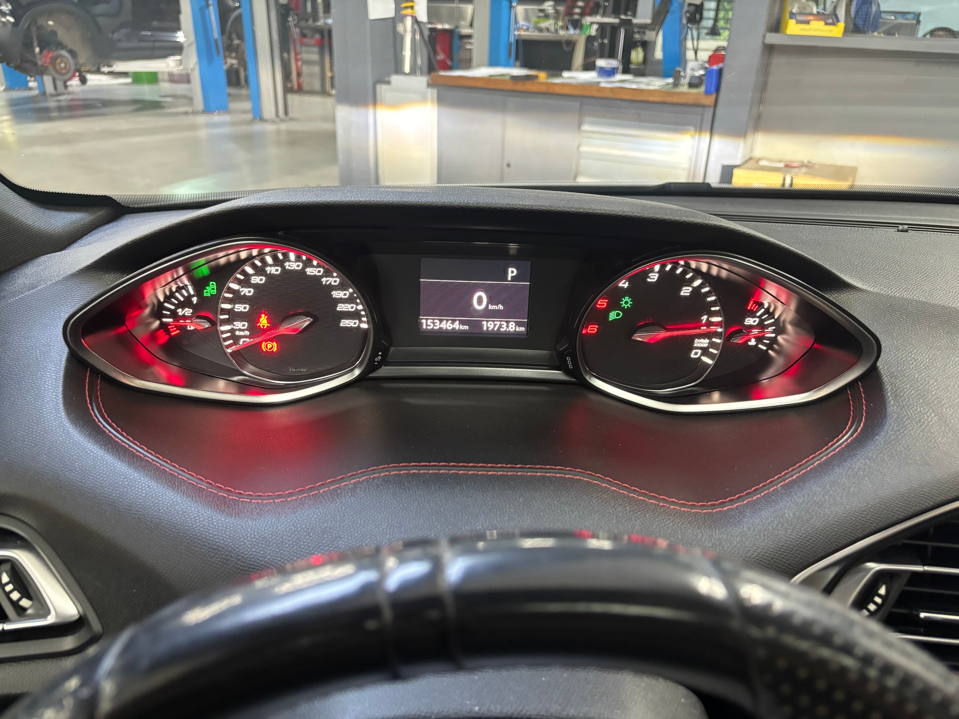PEUGEOT 308 SW 2.0 BlueHDI GT Automatic-image-15