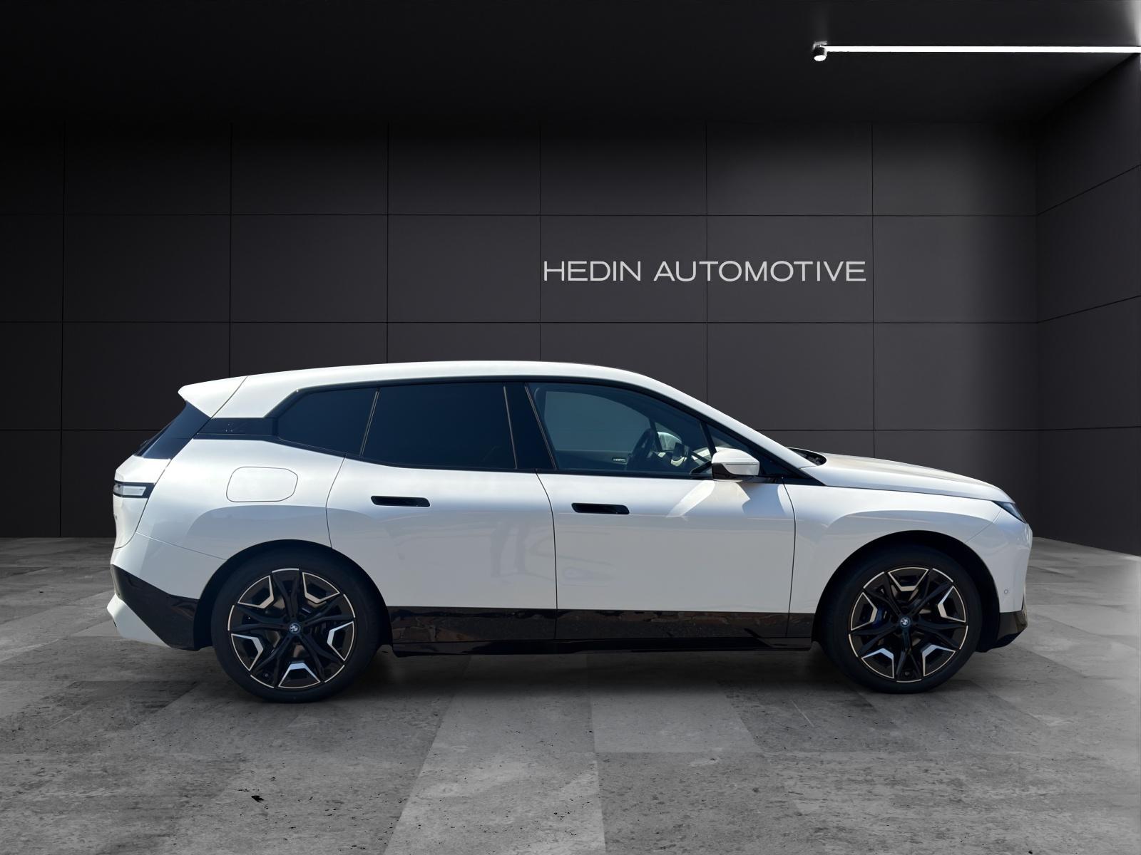 BMW iX xDrive50-image-16
