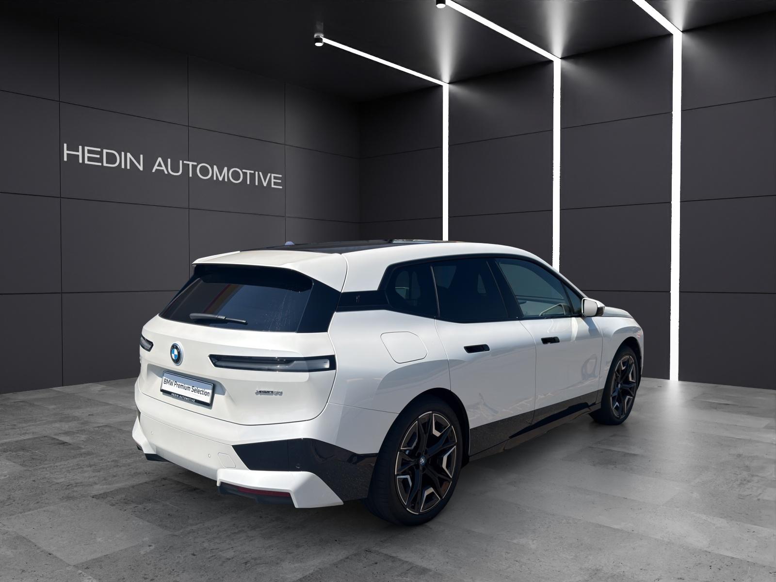 BMW iX xDrive50-image-15