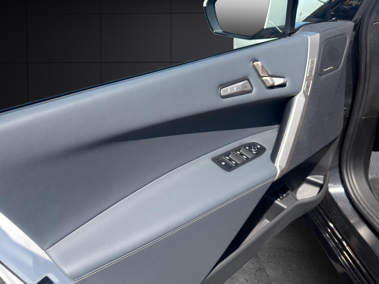 BMW iX xDrive50-image-7
