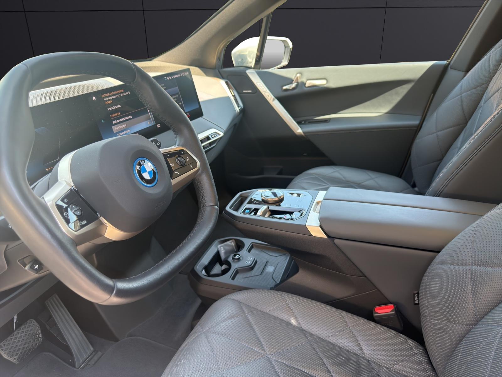 BMW iX xDrive50-image-1