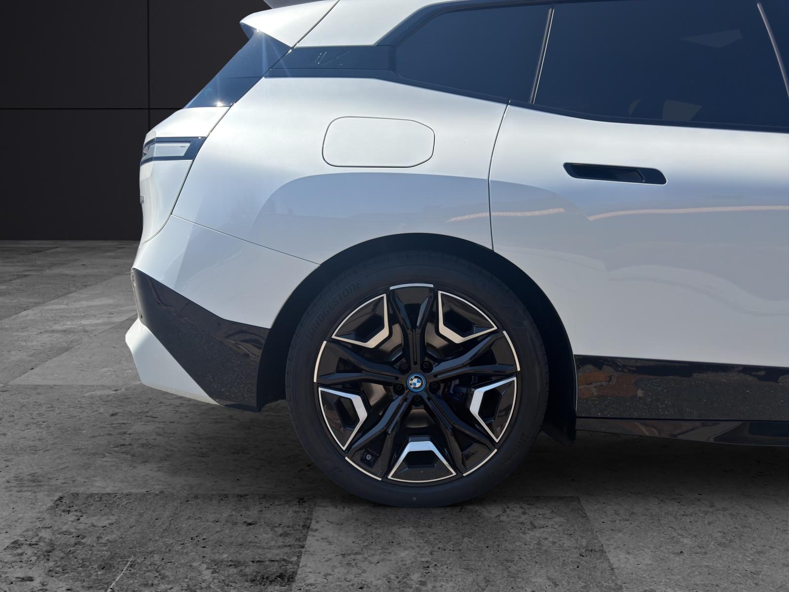 BMW iX xDrive50-image-19