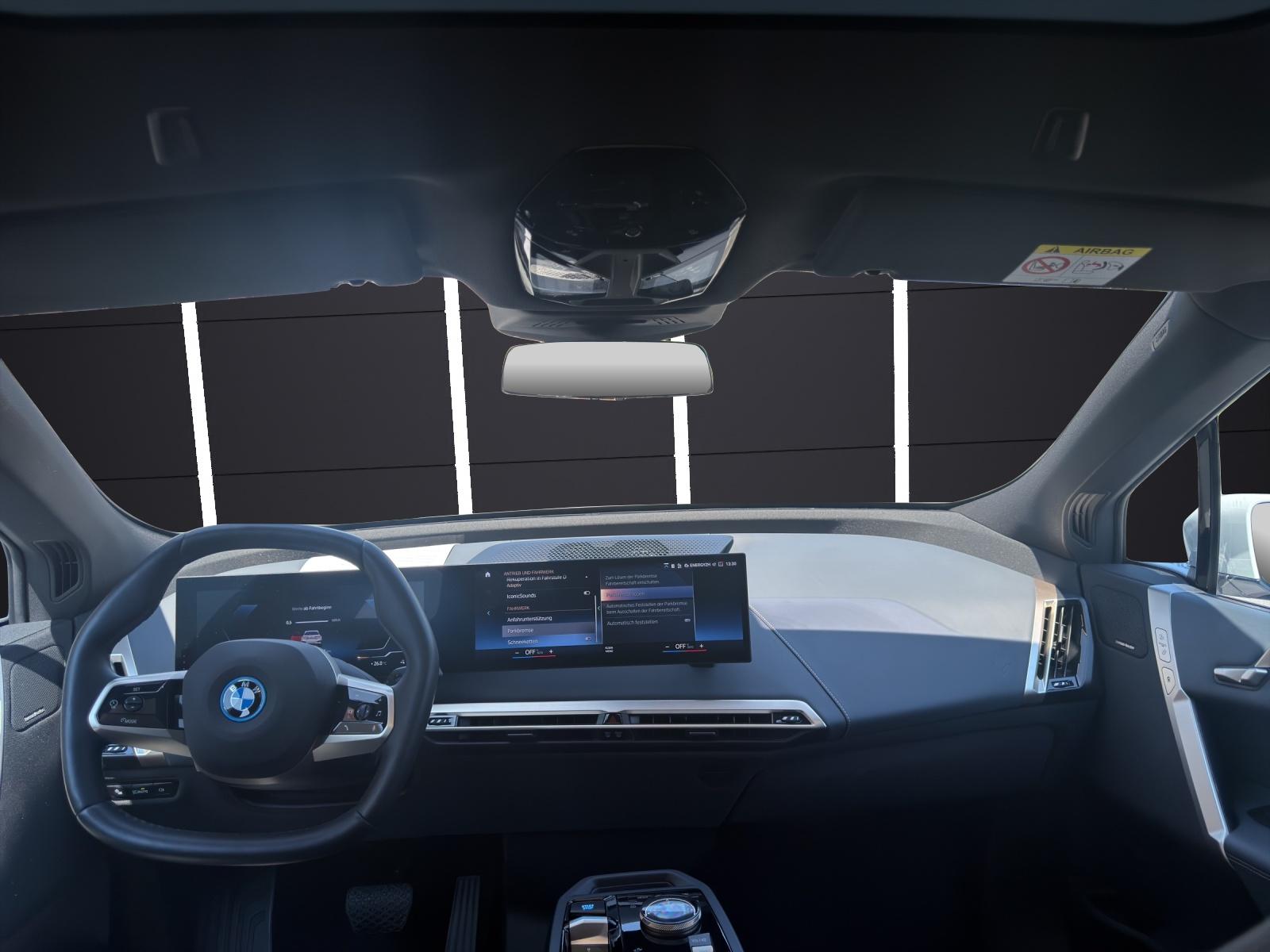 BMW iX xDrive50-image-11