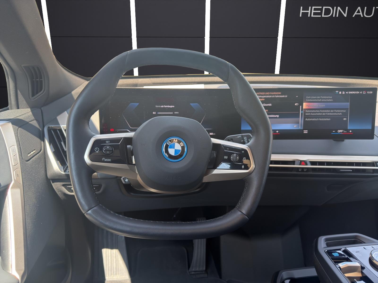 BMW iX xDrive50-image-5
