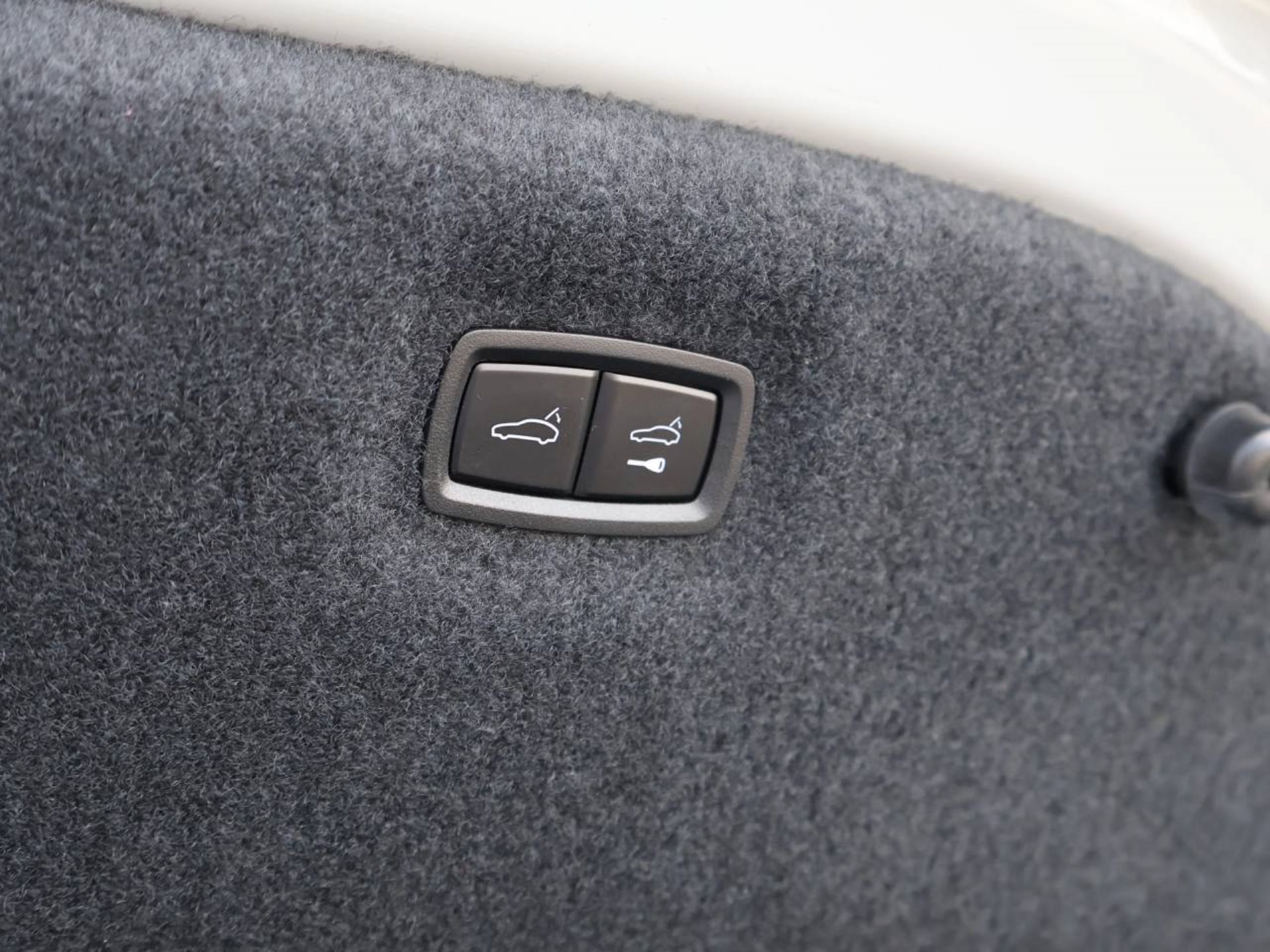 PORSCHE Taycan Turbo-image-31