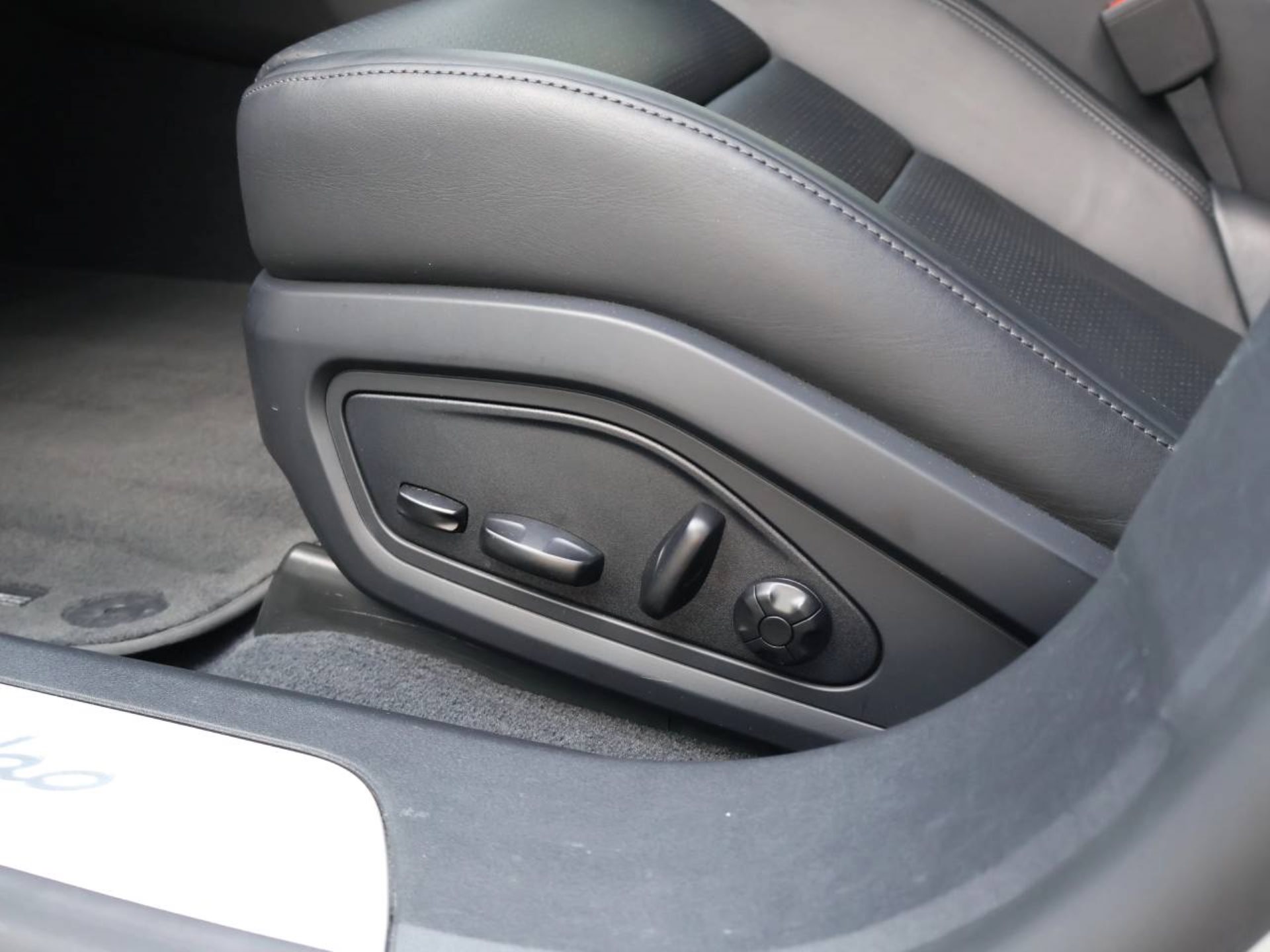 PORSCHE Taycan Turbo-image-25