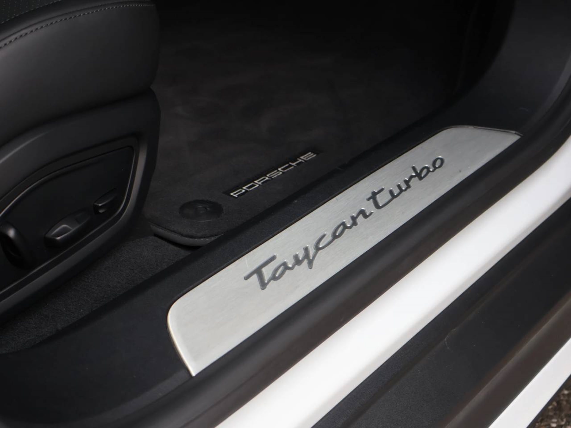 PORSCHE Taycan Turbo-image-29