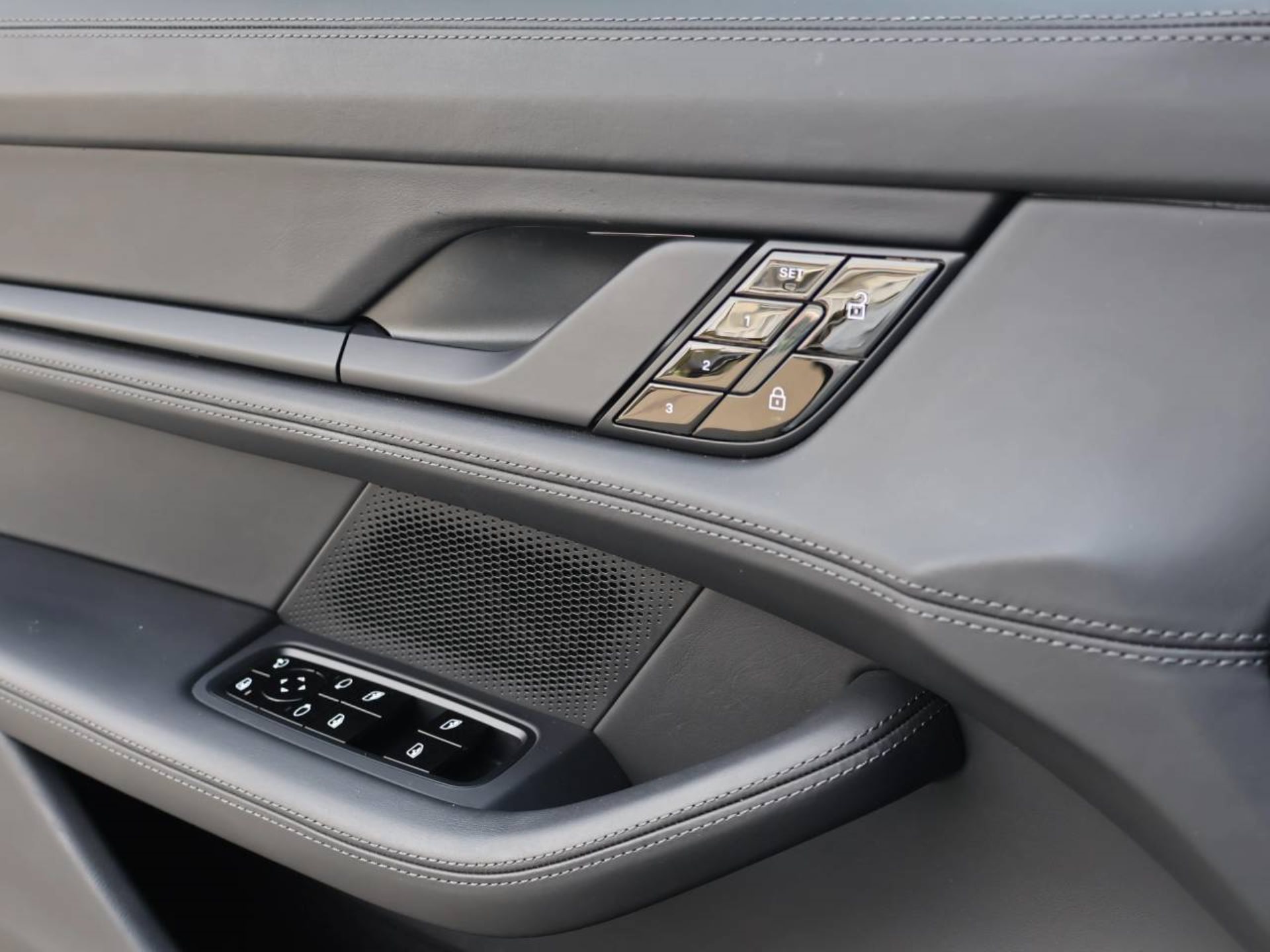 PORSCHE Taycan Turbo-image-26