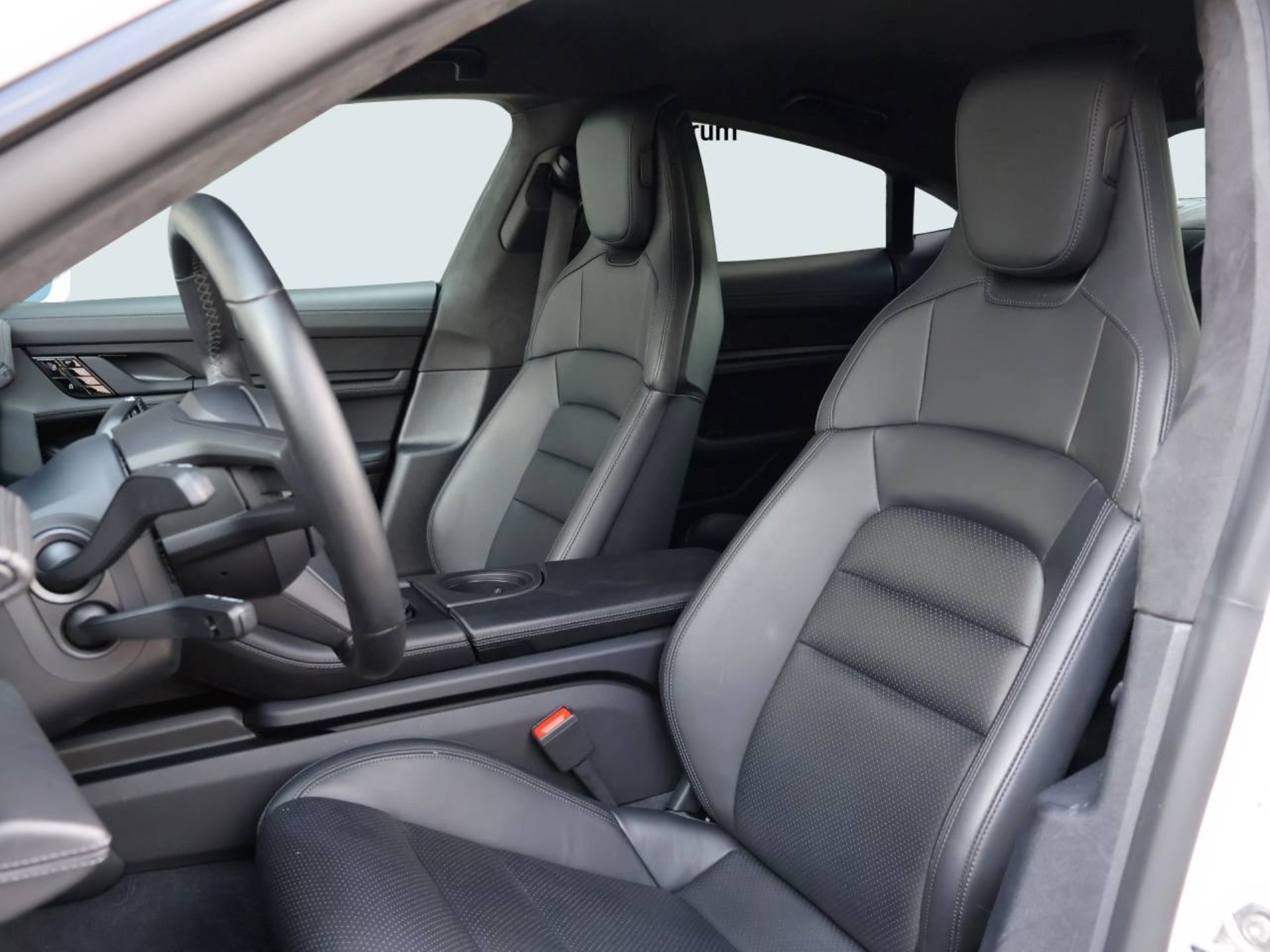 PORSCHE Taycan Turbo-image-4
