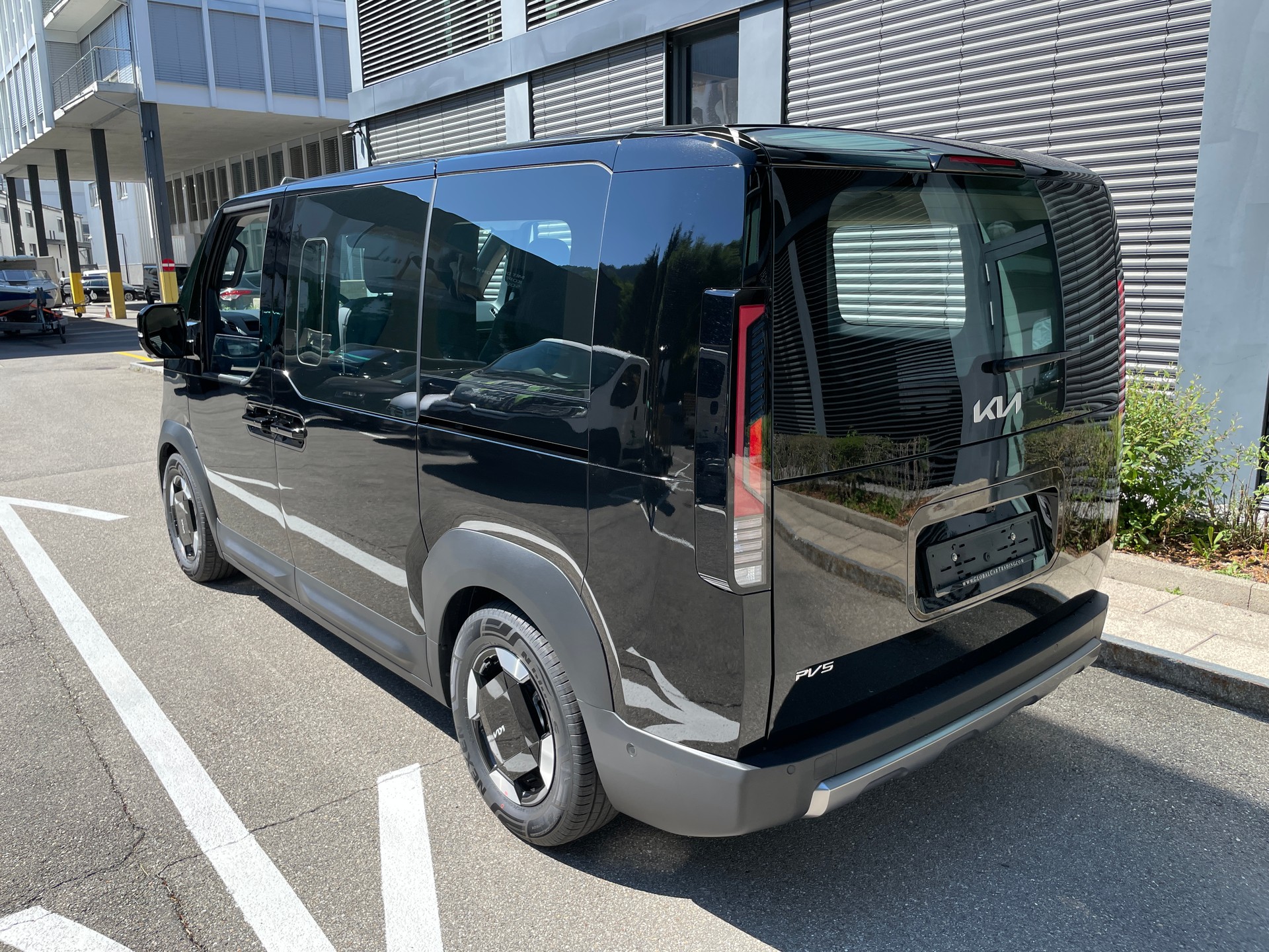 KIA PV5 71.2 kWh Elite mit Wärmepumpe, VOLLAUSSTATTUNG-image-2
