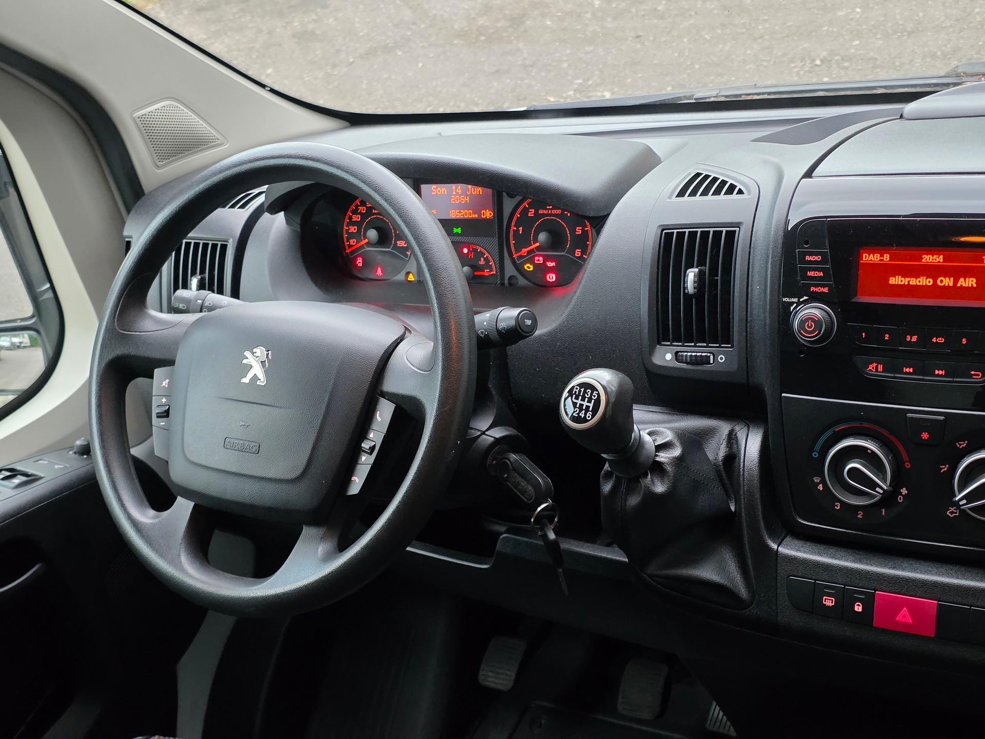 PEUGEOT Boxer 2.2 HDI 335 Pro L2H2-image-7