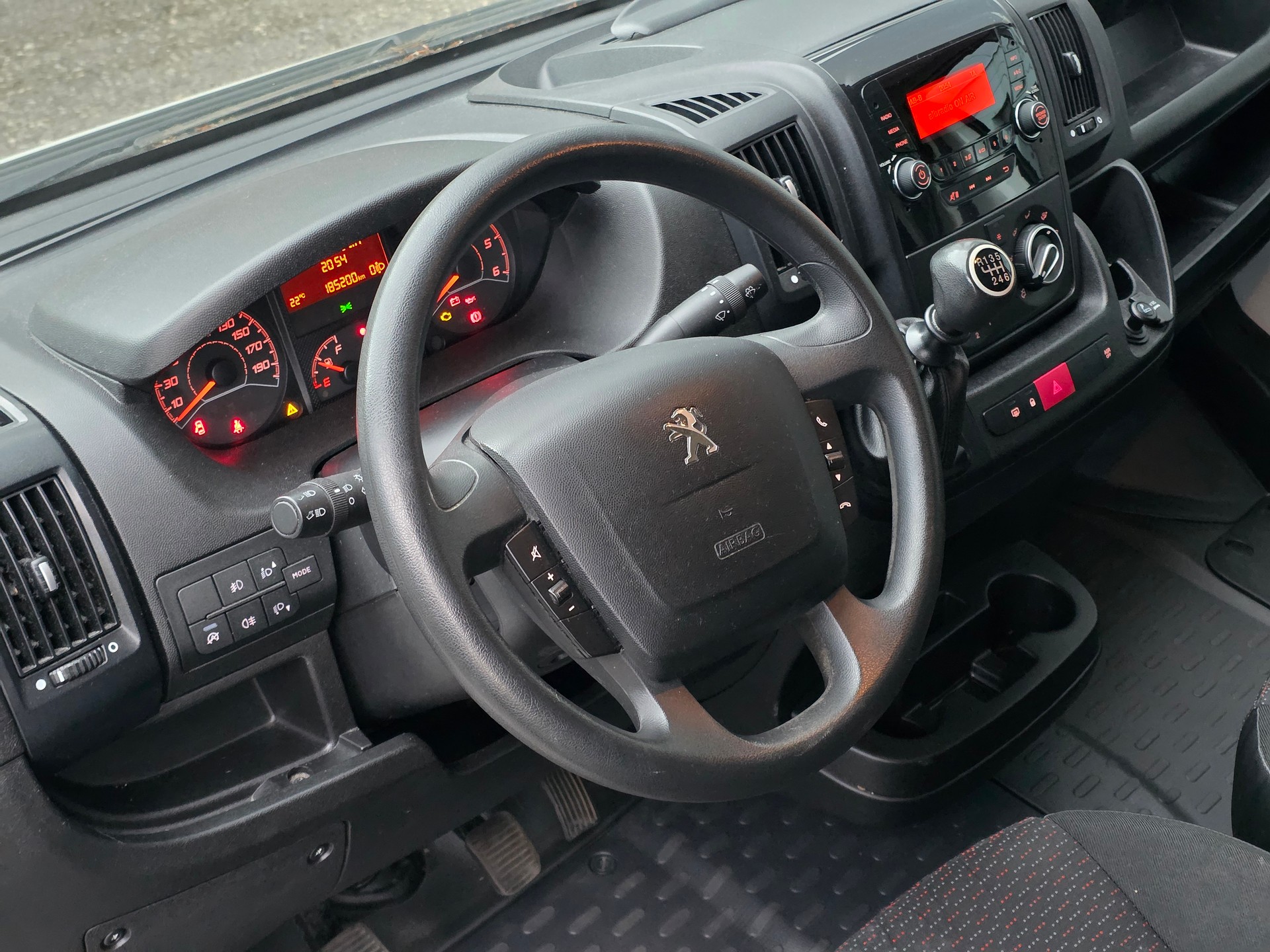PEUGEOT Boxer 2.2 HDI 335 Pro L2H2-image-8