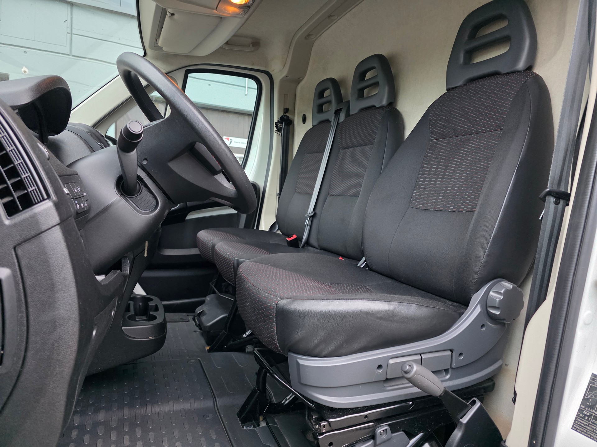 PEUGEOT Boxer 2.2 HDI 335 Pro L2H2-image-9