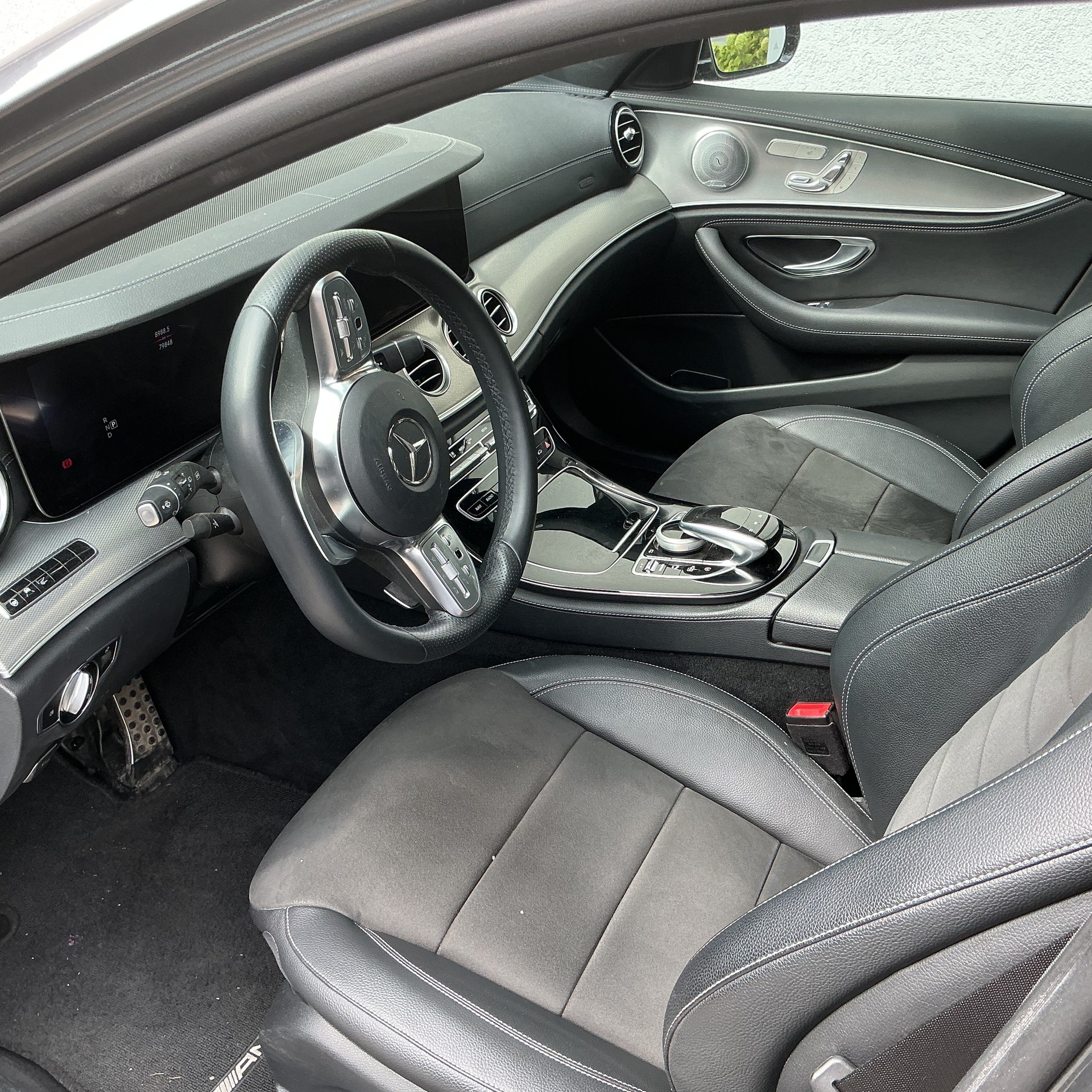MERCEDES-BENZ E 200 AMG Line 4matic-image-3