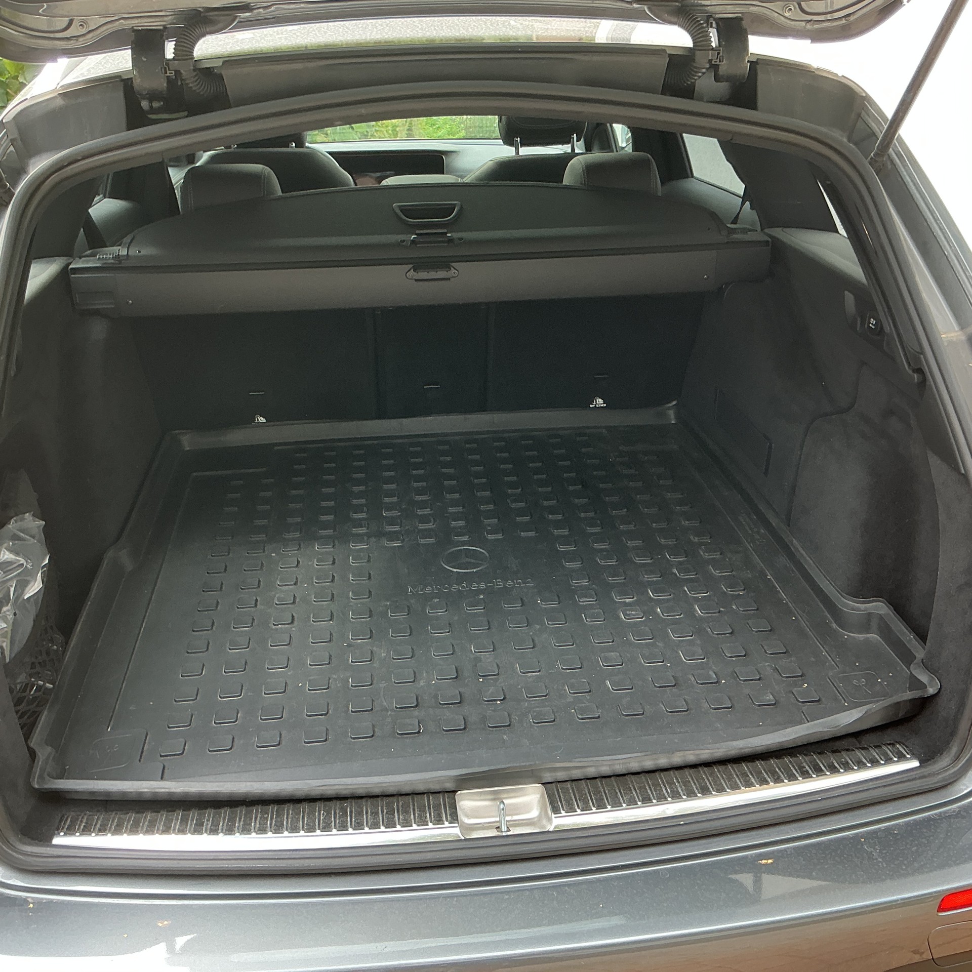 MERCEDES-BENZ E 200 AMG Line 4matic-image-2