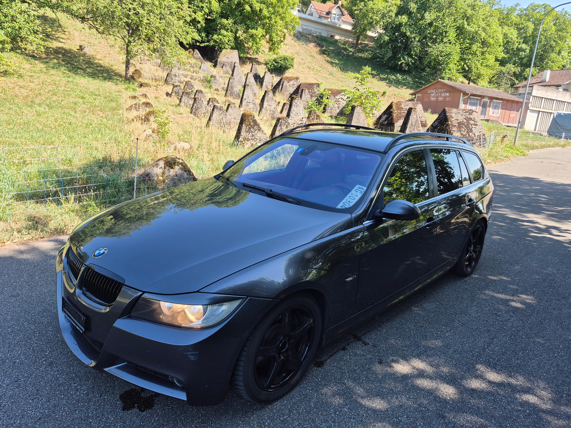BMW 325xi Touring-image-0