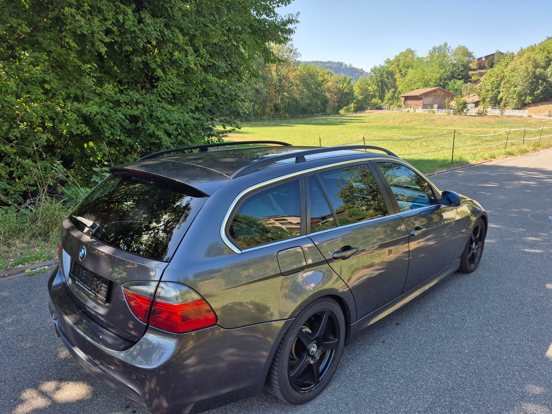 BMW 325xi Touring-image-2