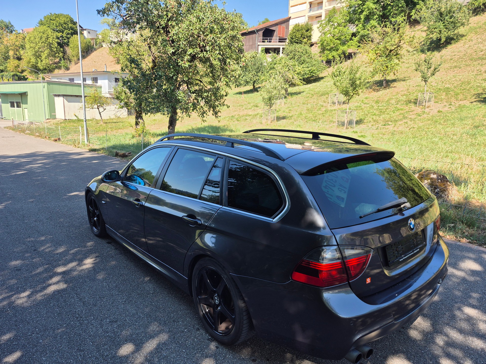 BMW 325xi Touring-image-3