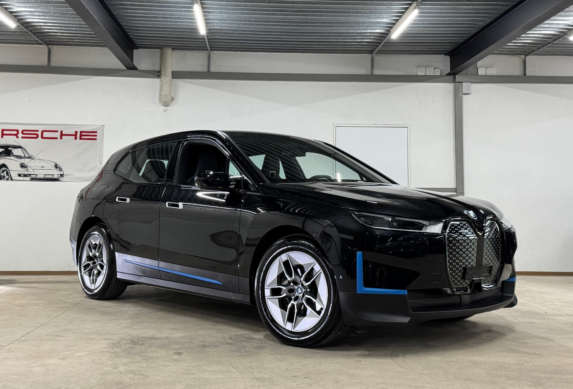 BMW iX xDrive50 Allrad 524PS-showroom-element-2