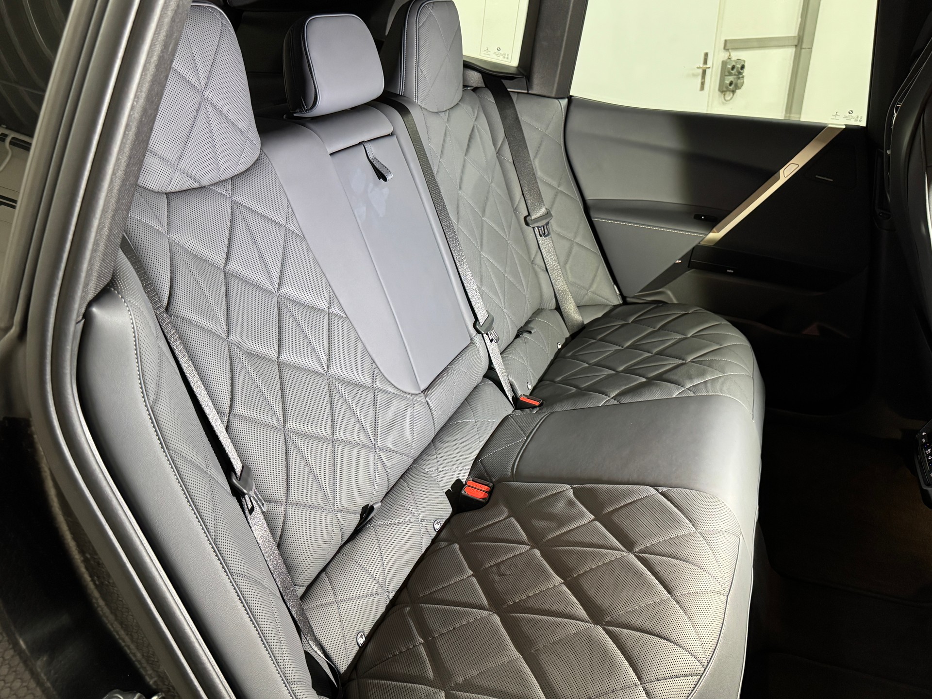 BMW iX xDrive50 Allrad 524PS-image-8