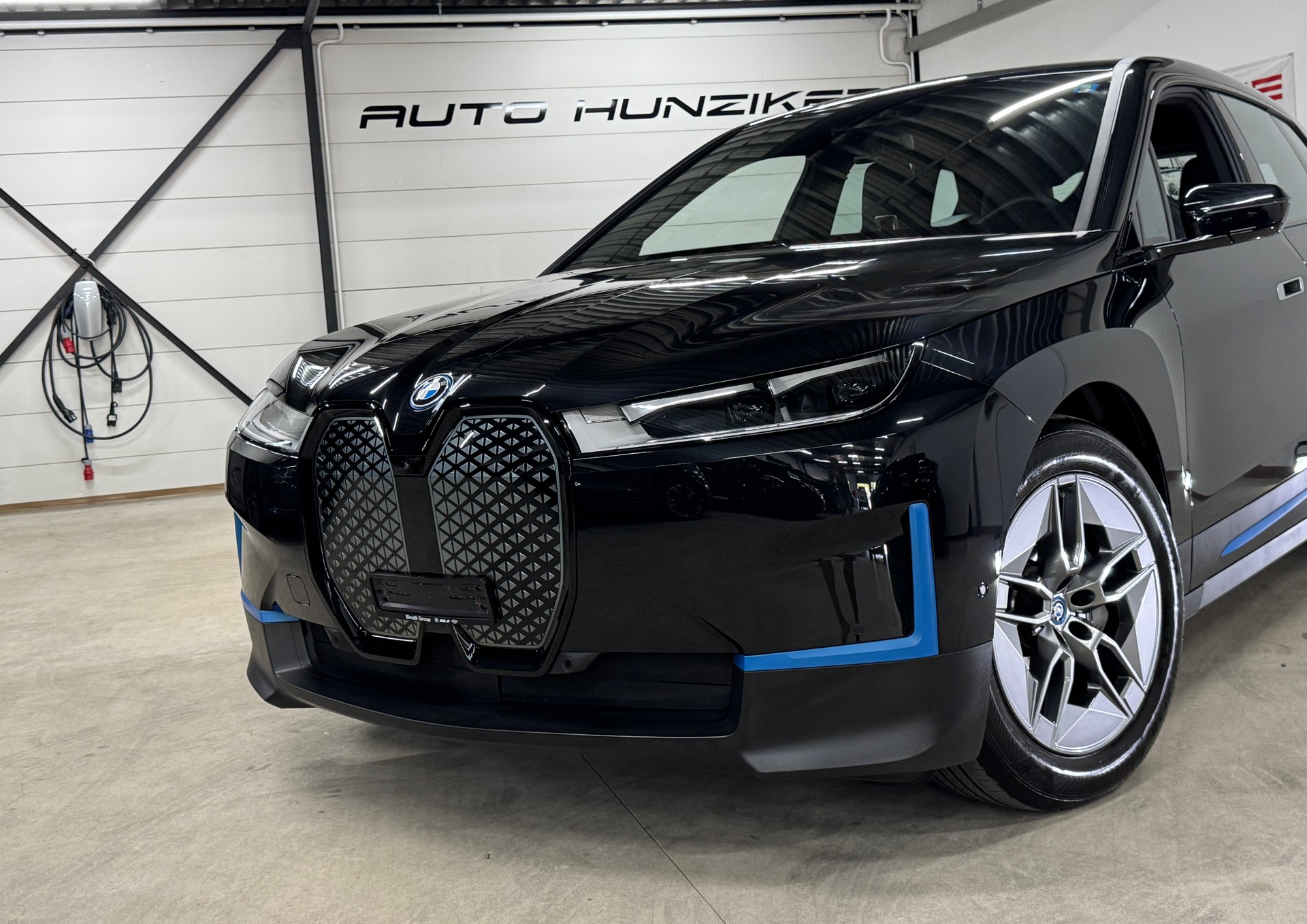 BMW iX xDrive50 Allrad 524PS-showroom-element-1
