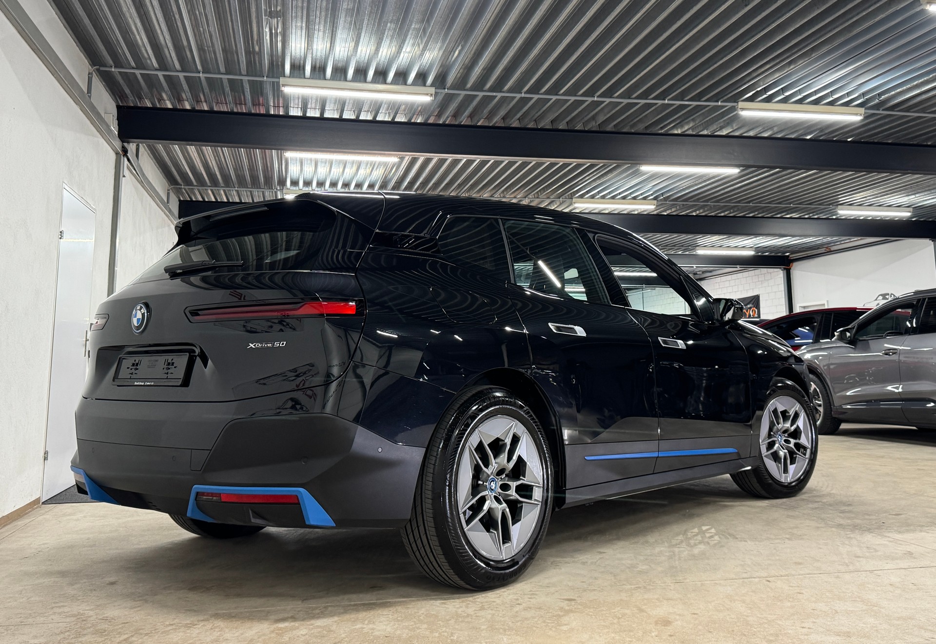 BMW iX xDrive50 Allrad 524PS-image-4