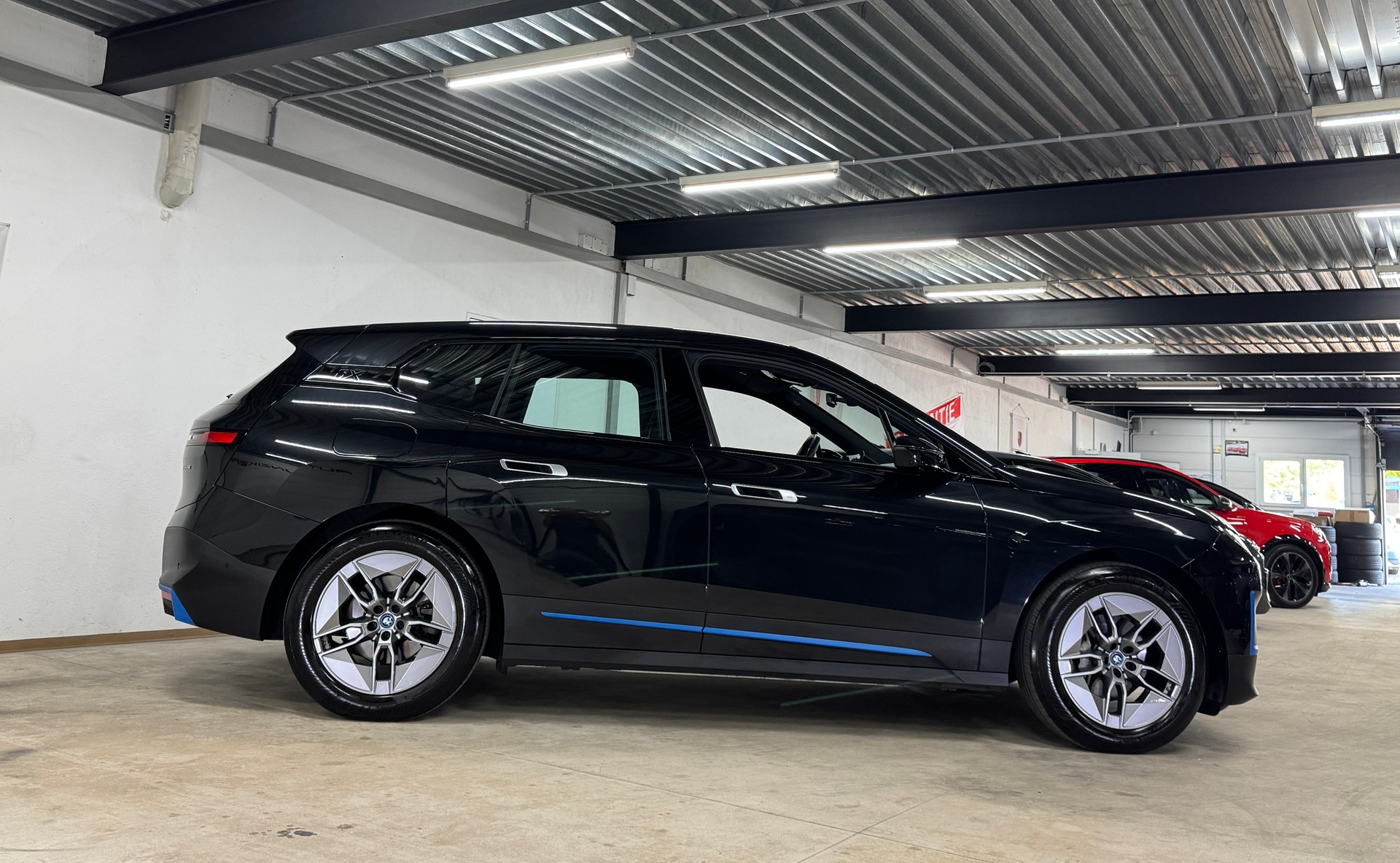 BMW iX xDrive50 Allrad 524PS-showroom-element-3