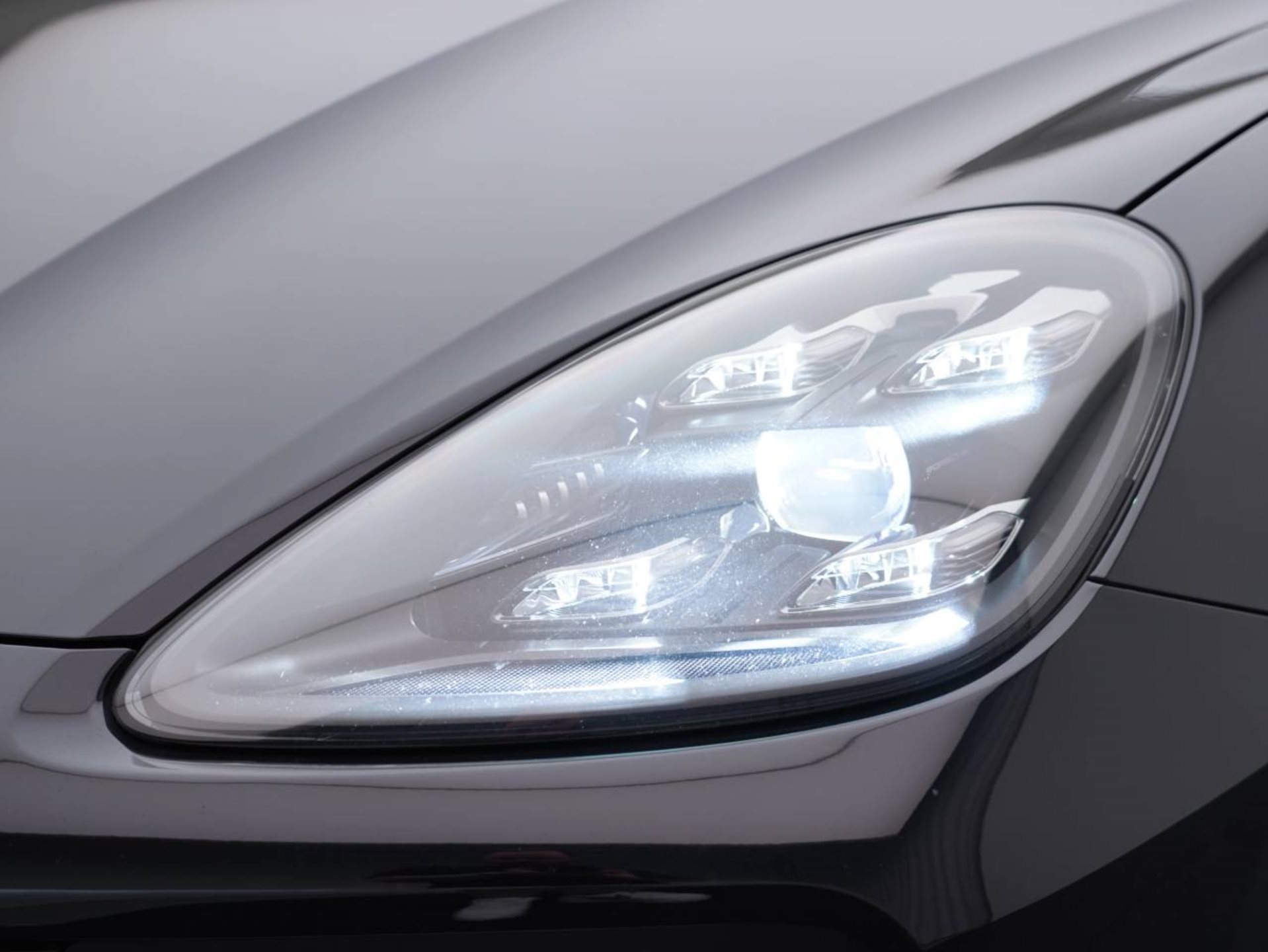PORSCHE Cayenne E-Hybrid-image-12
