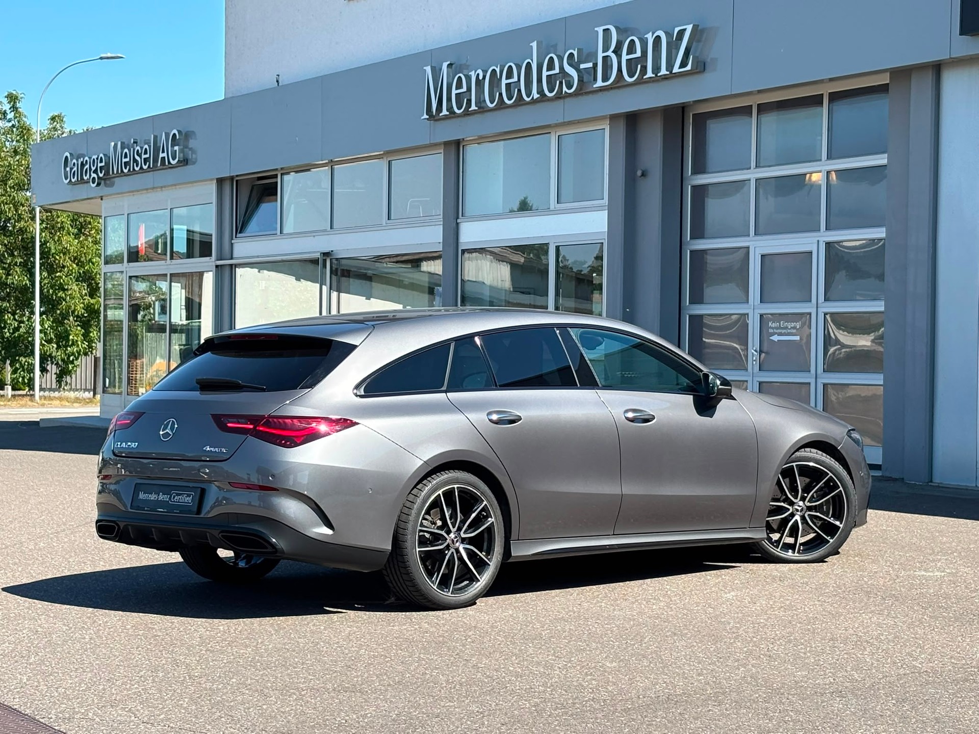 MERCEDES-BENZ CLA 250 AMG-Line 4Matic Shooting Brake-image-2