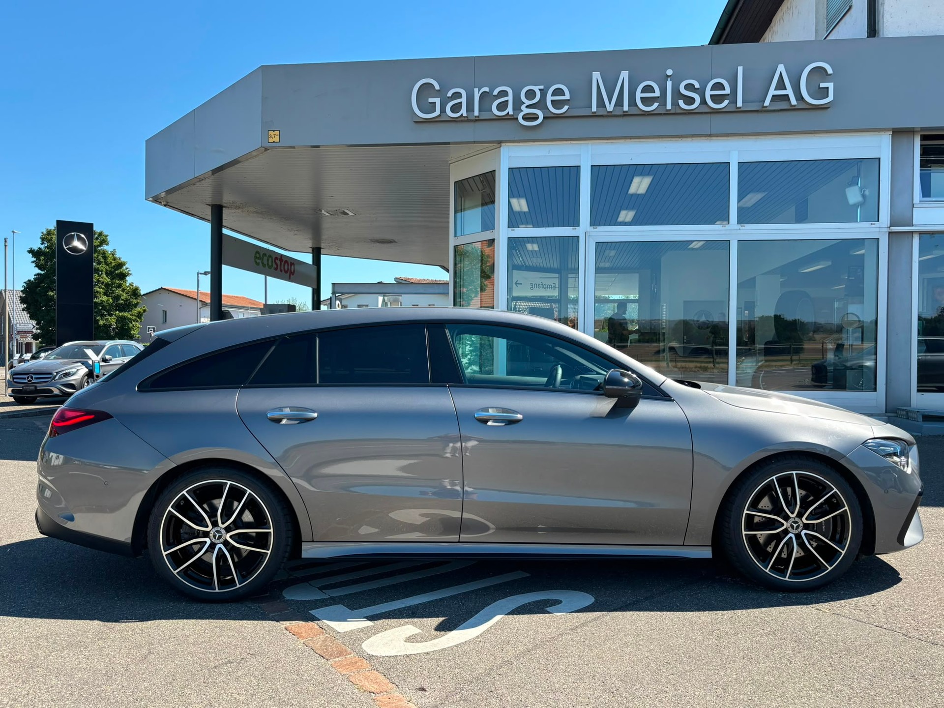MERCEDES-BENZ CLA 250 AMG-Line 4Matic Shooting Brake-image-4