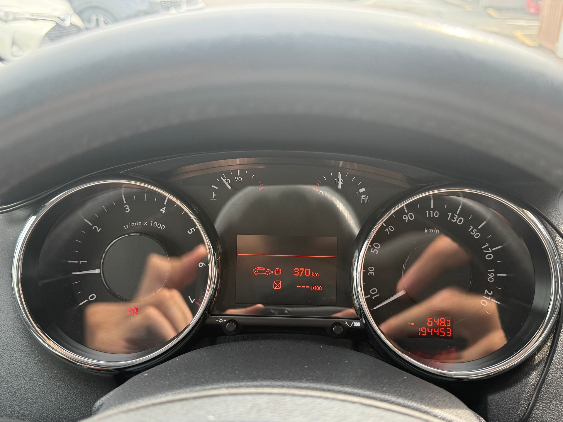 PEUGEOT 5008 1.6 16V T Allure-image-7