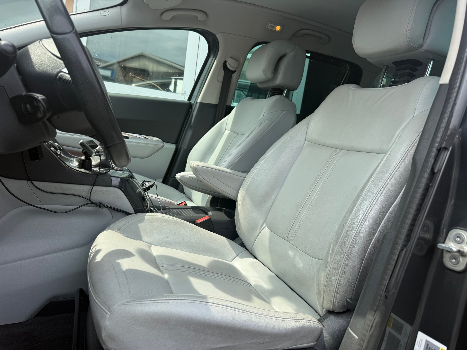 PEUGEOT 5008 1.6 16V T Allure-image-4