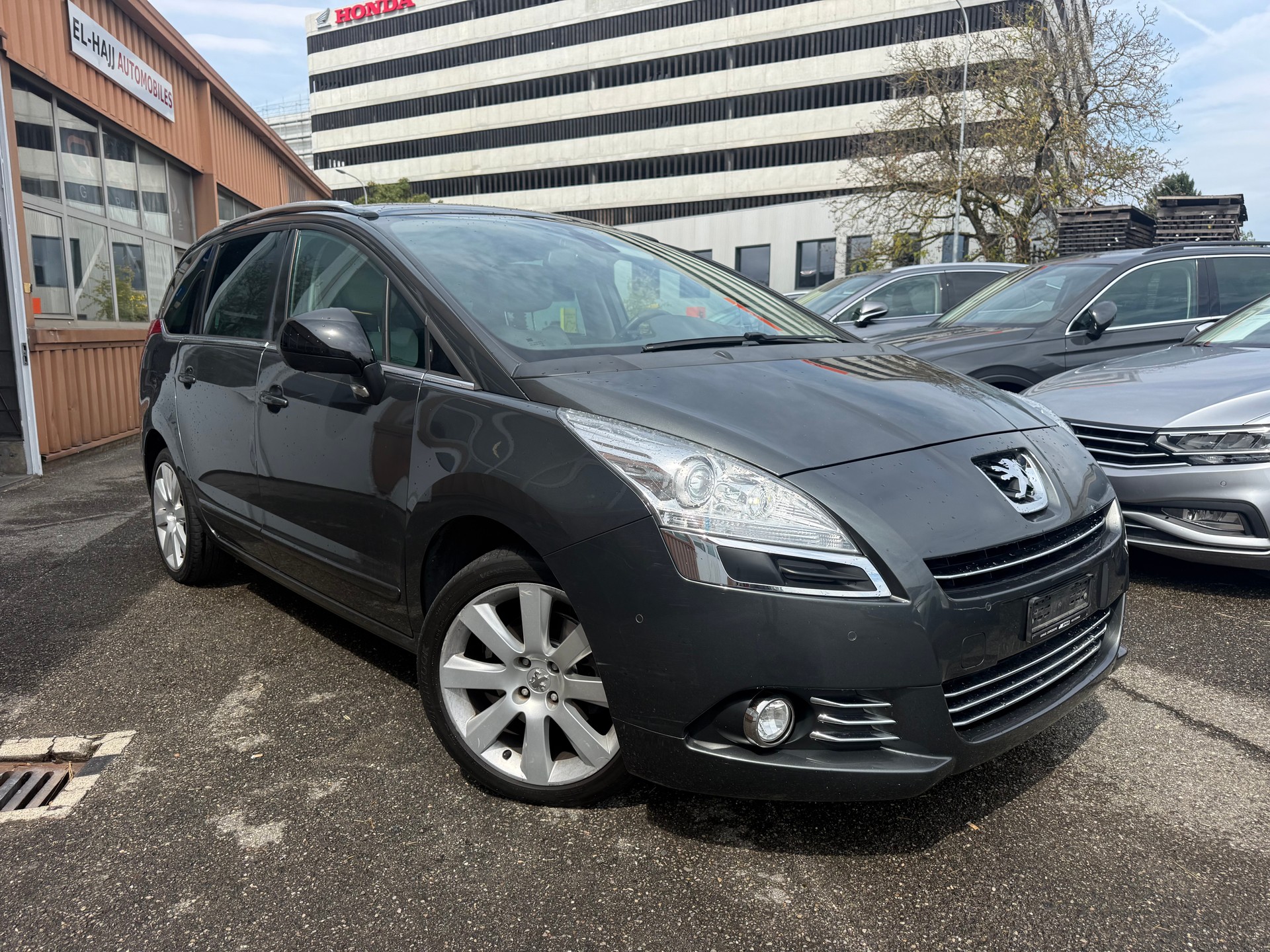 PEUGEOT 5008 1.6 16V T Allure-image-2