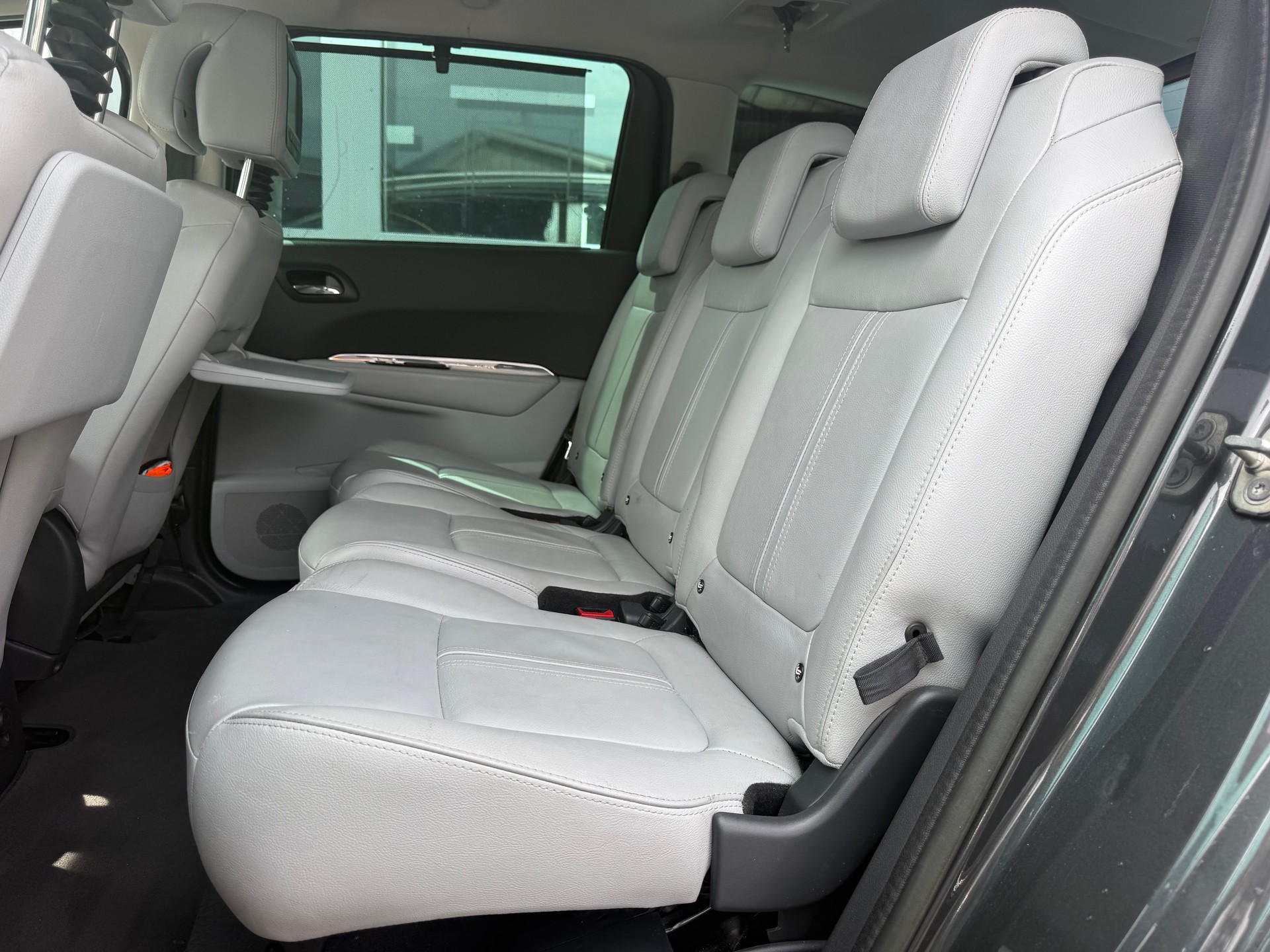 PEUGEOT 5008 1.6 16V T Allure-image-5