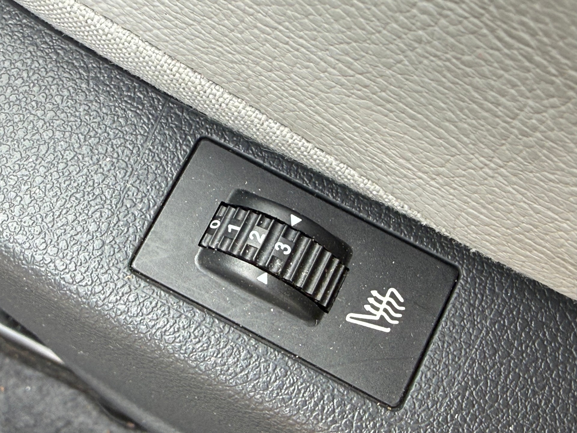PEUGEOT 5008 1.6 16V T Allure-image-10