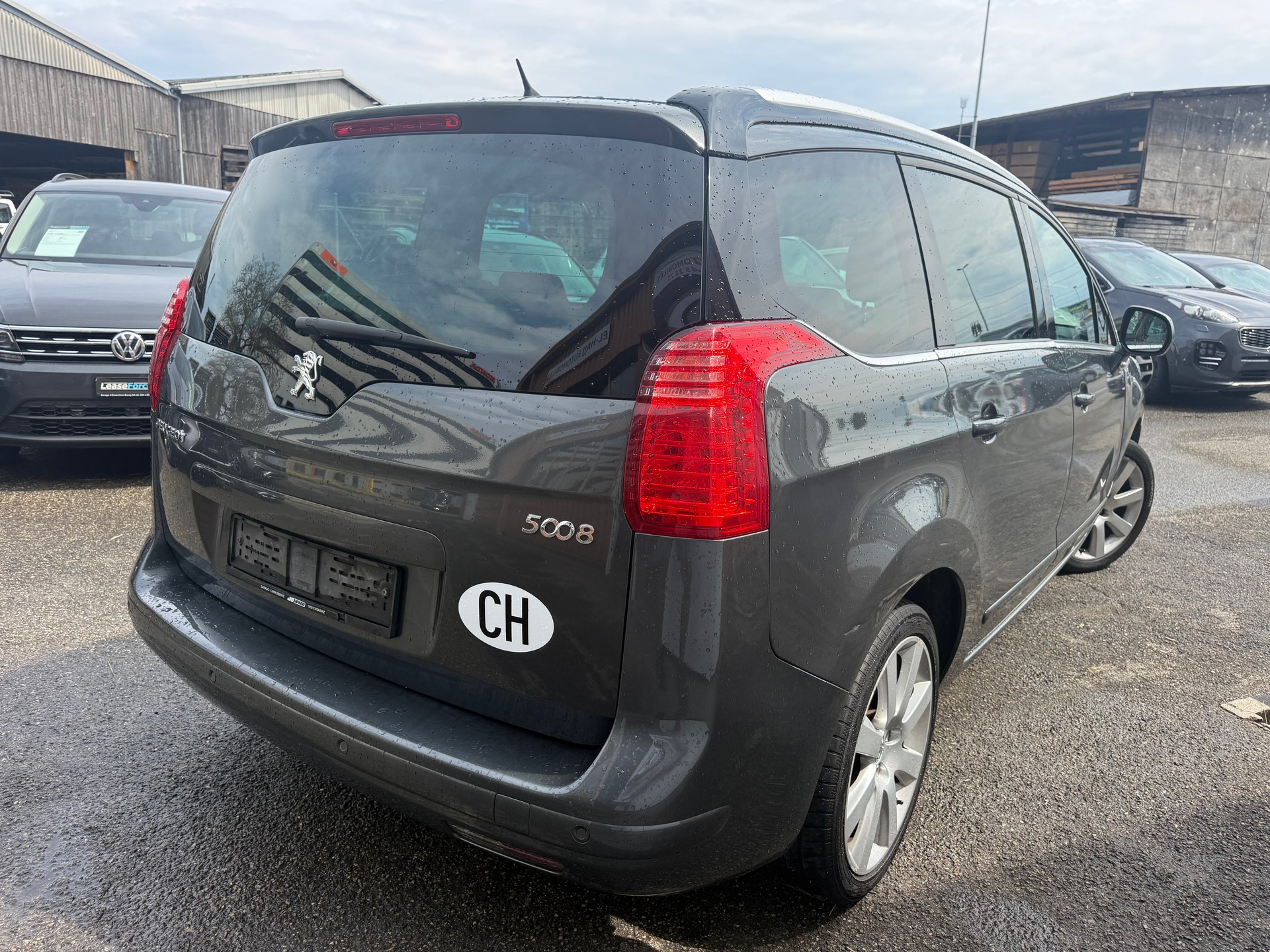 PEUGEOT 5008 1.6 16V T Allure-image-3