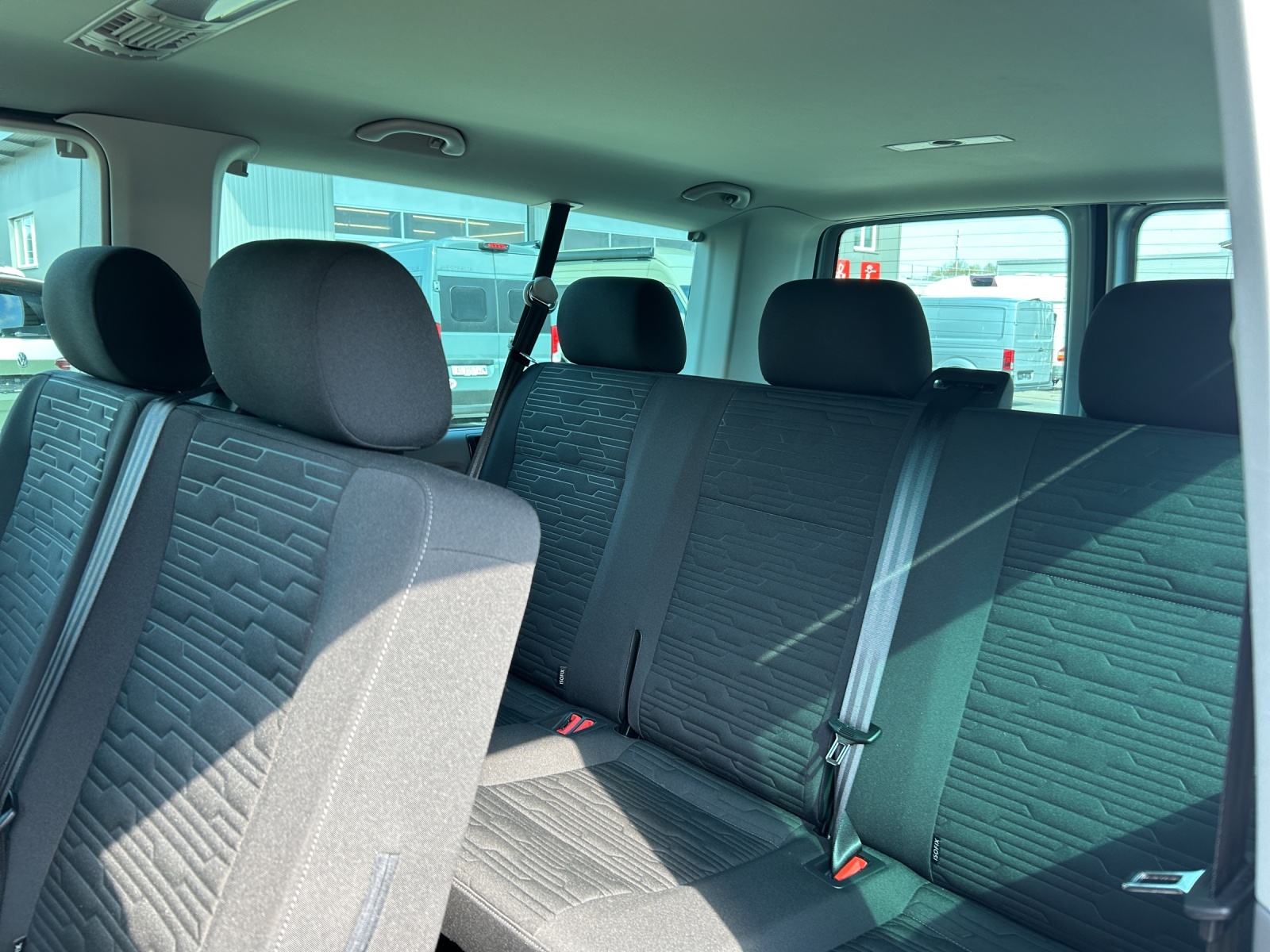 VW T6.1 Caravelle 2.0TDI Comfort 4Motion-image-18