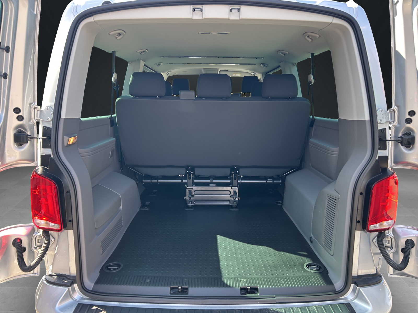 VW T6.1 Caravelle 2.0TDI Comfort 4Motion-image-9