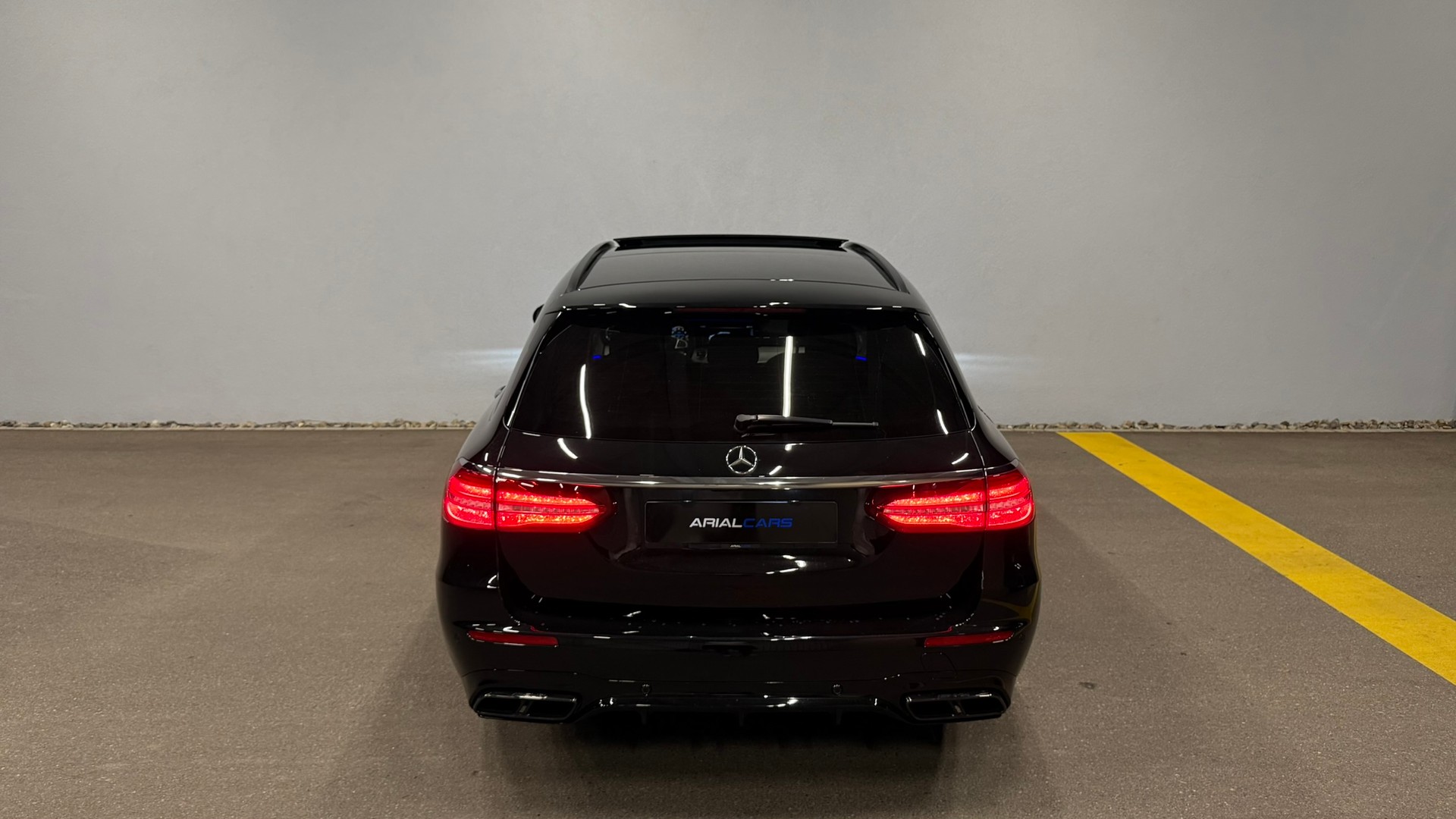 MERCEDES-BENZ E 63 AMG S 4 Matic 9G-Tronic *CH-FZ*KERAMIKVERSIEGELT*VOLLAUSSTATTUNG*-image-4