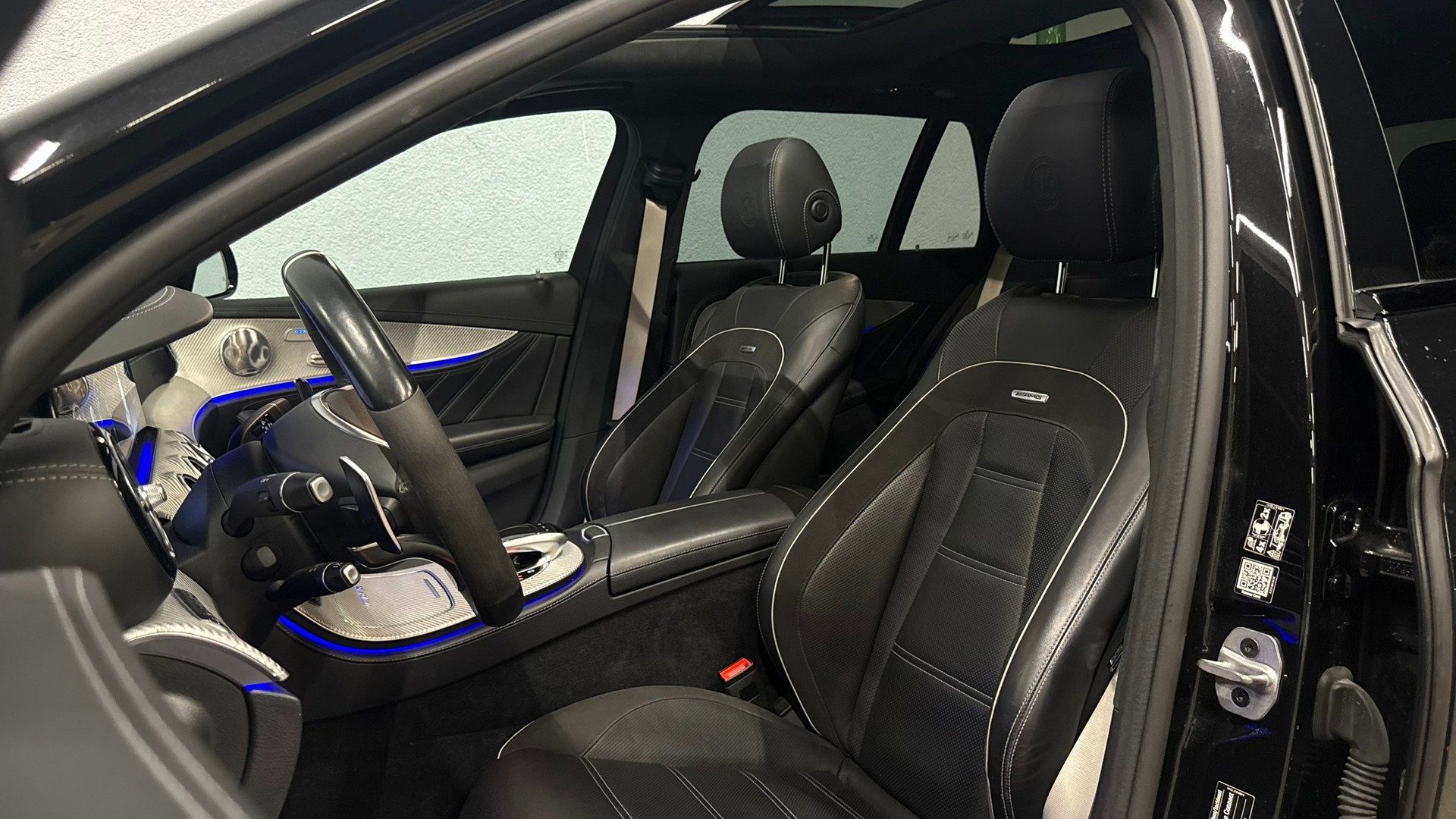 MERCEDES-BENZ E 63 AMG S 4 Matic 9G-Tronic *CH-FZ*KERAMIKVERSIEGELT*VOLLAUSSTATTUNG*-image-12