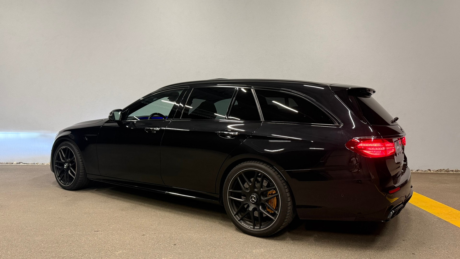 MERCEDES-BENZ E 63 AMG S 4 Matic 9G-Tronic *CH-FZ*KERAMIKVERSIEGELT*VOLLAUSSTATTUNG*-image-1