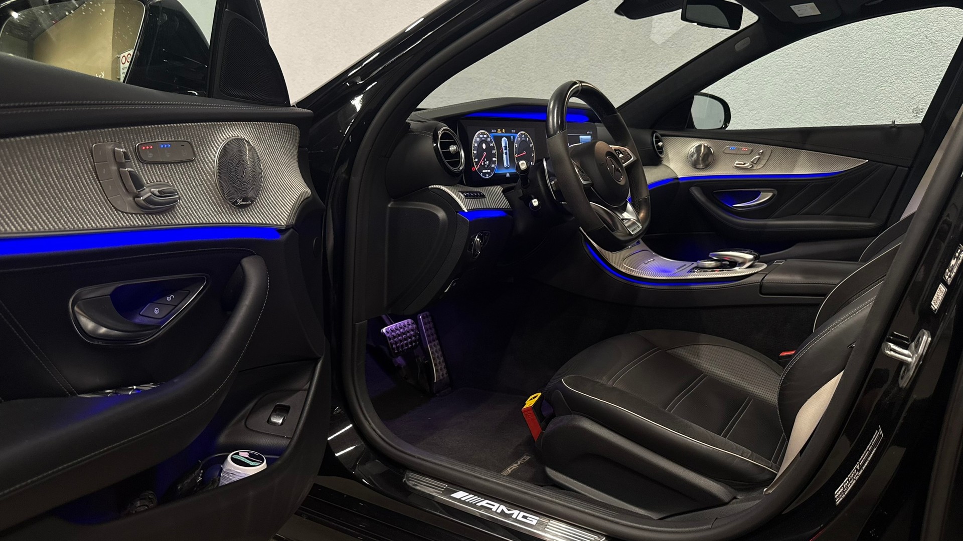 MERCEDES-BENZ E 63 AMG S 4 Matic 9G-Tronic *CH-FZ*KERAMIKVERSIEGELT*VOLLAUSSTATTUNG*-image-11