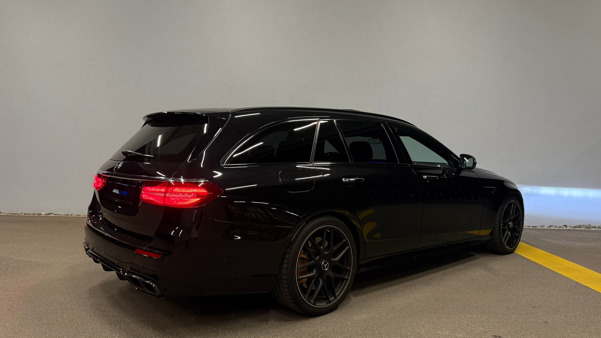 MERCEDES-BENZ E 63 AMG S 4 Matic 9G-Tronic *CH-FZ*KERAMIKVERSIEGELT*VOLLAUSSTATTUNG*-image-2
