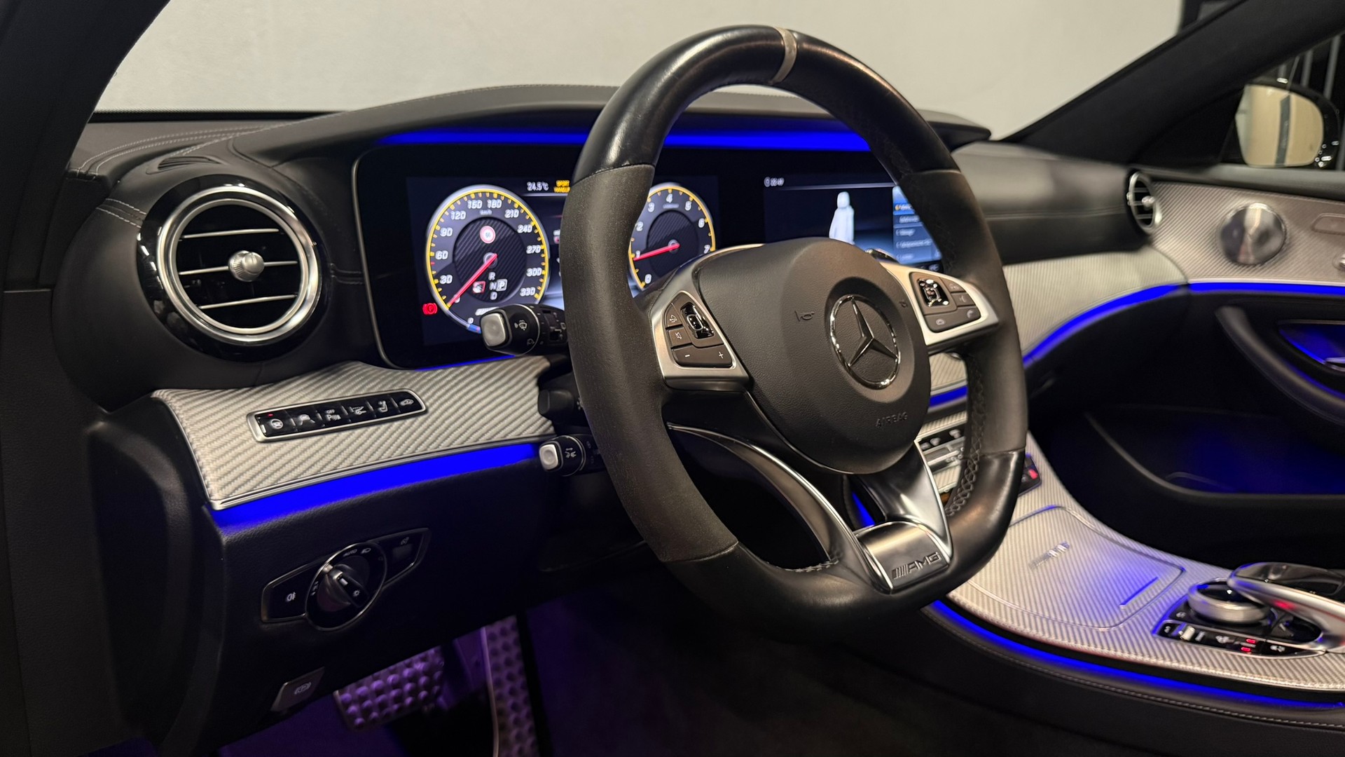 MERCEDES-BENZ E 63 AMG S 4 Matic 9G-Tronic *CH-FZ*KERAMIKVERSIEGELT*VOLLAUSSTATTUNG*-image-9