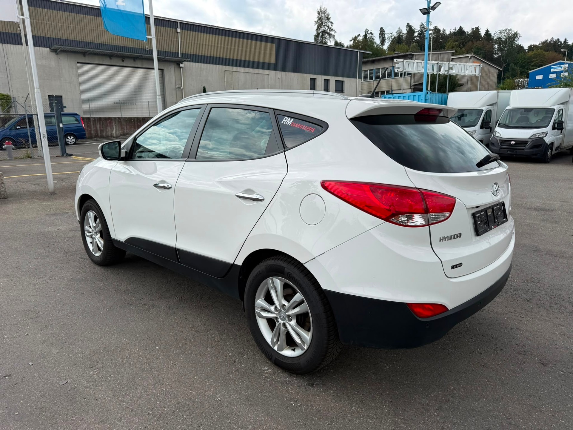 HYUNDAI iX 35 2.0 CRDi Style 4WD Automatic-image-3