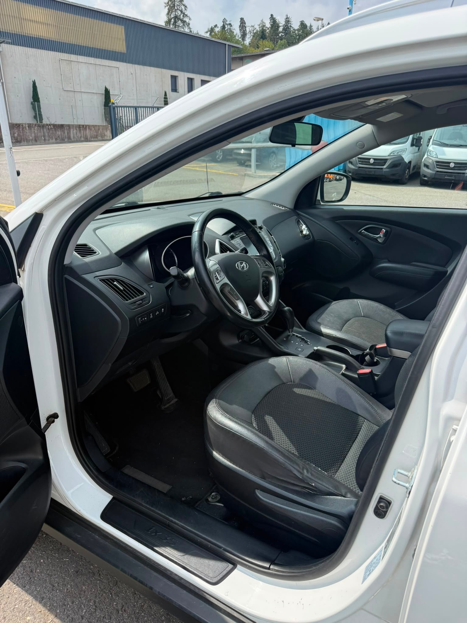 HYUNDAI iX 35 2.0 CRDi Style 4WD Automatic-image-7