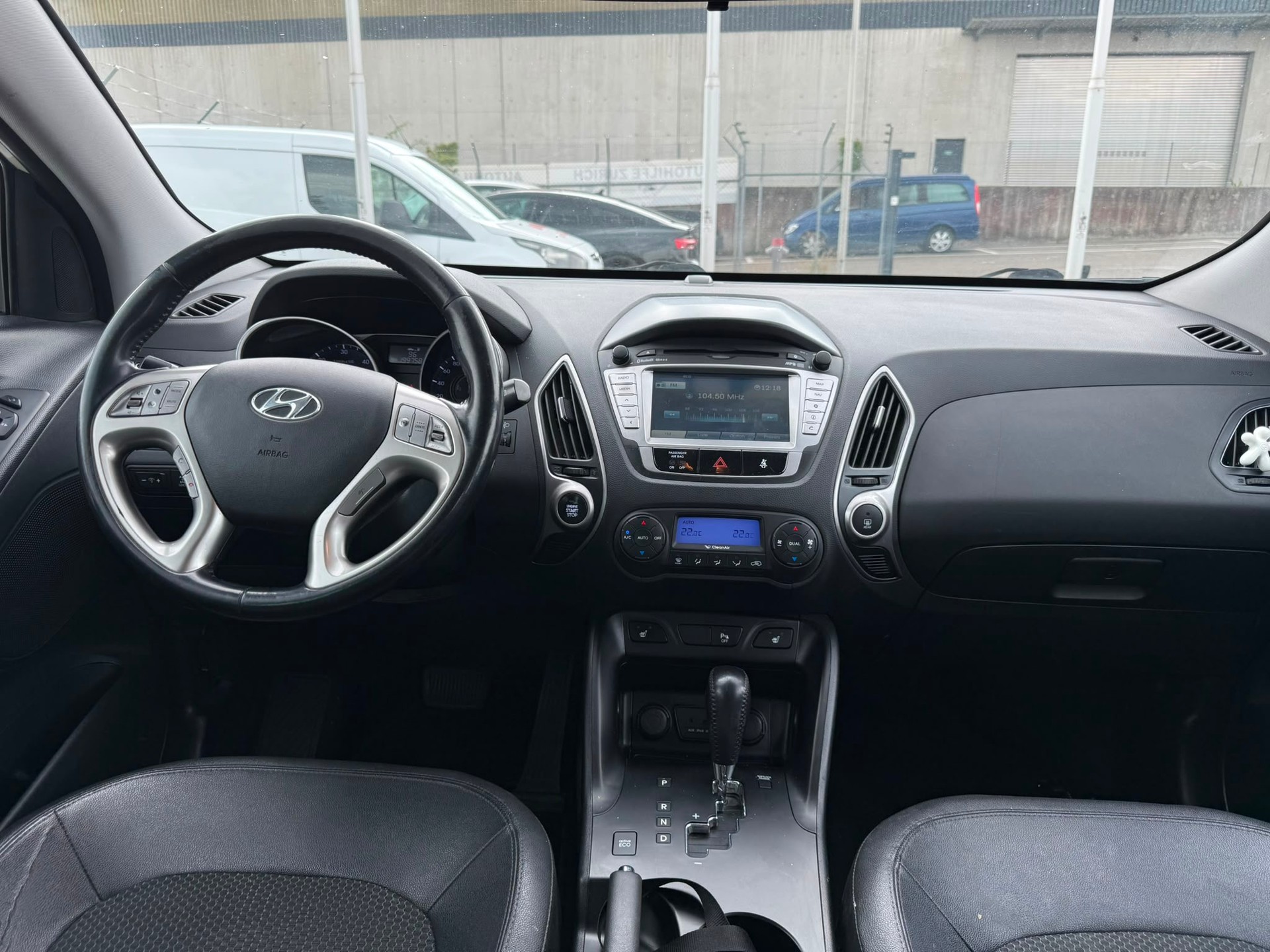HYUNDAI iX 35 2.0 CRDi Style 4WD Automatic-image-6