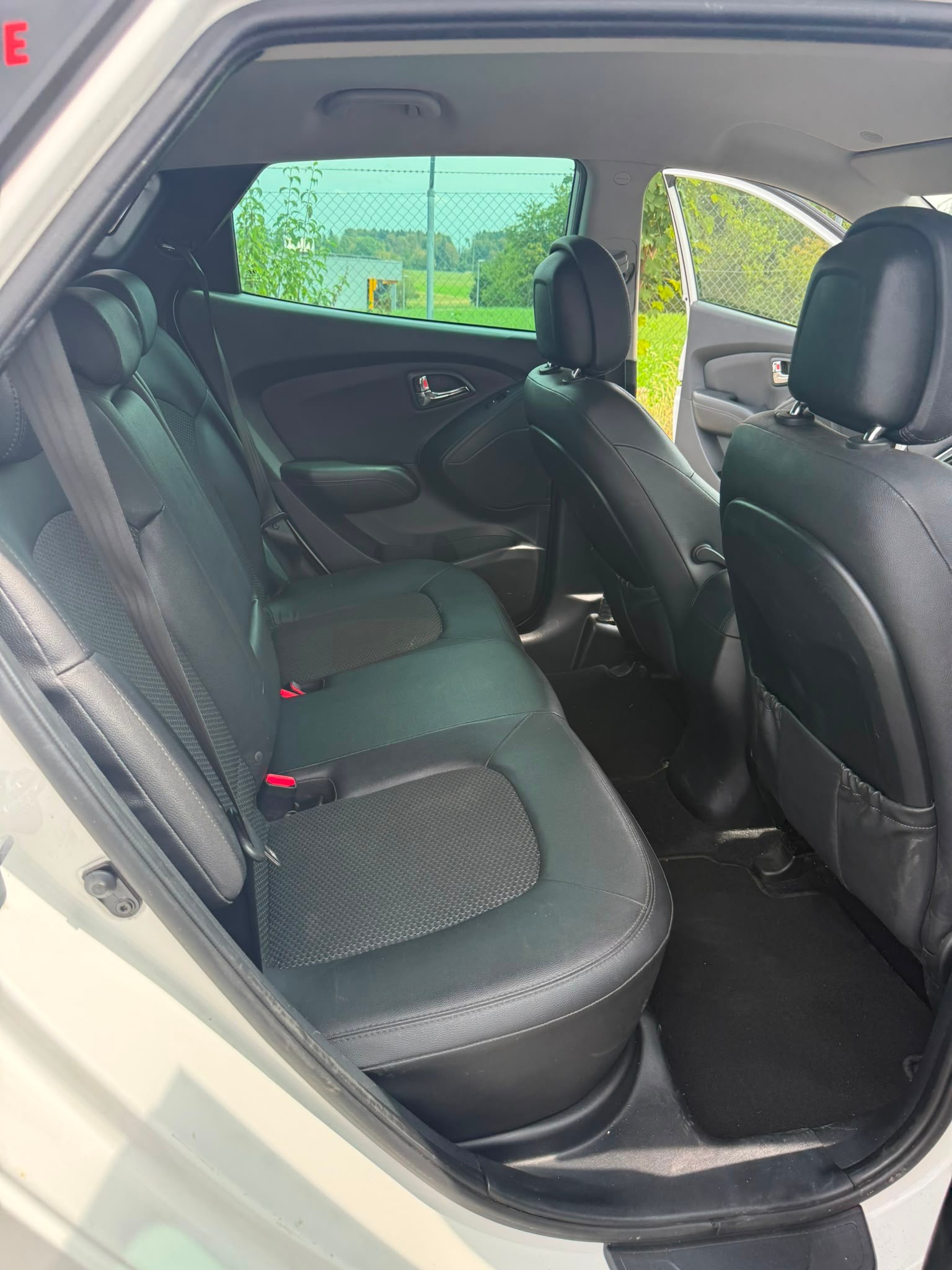 HYUNDAI iX 35 2.0 CRDi Style 4WD Automatic-image-8