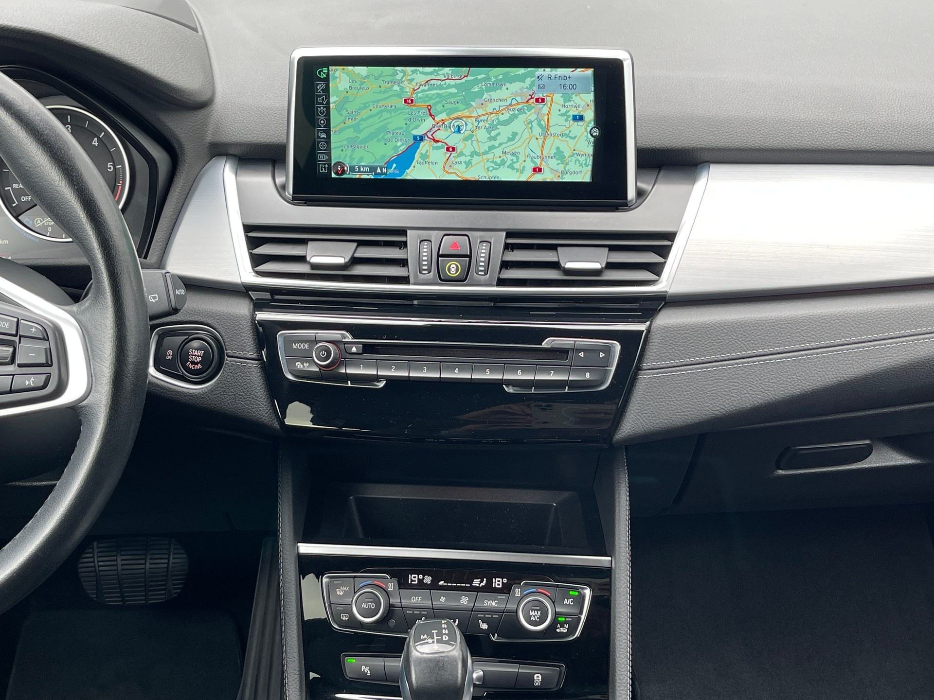 BMW 220d xDrive Gran Tourer Steptronic-image-10