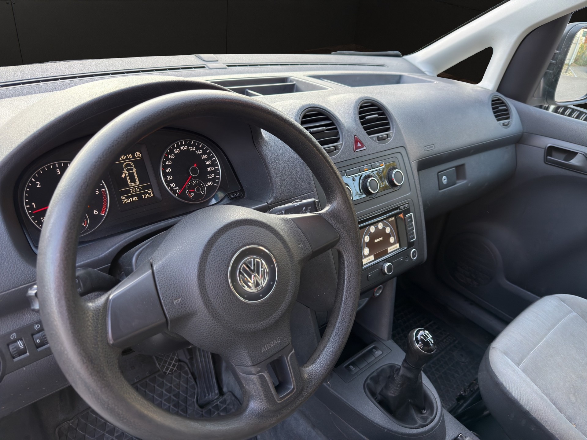 VW Caddy 1.6 TDI BlueMotion Technology-image-11